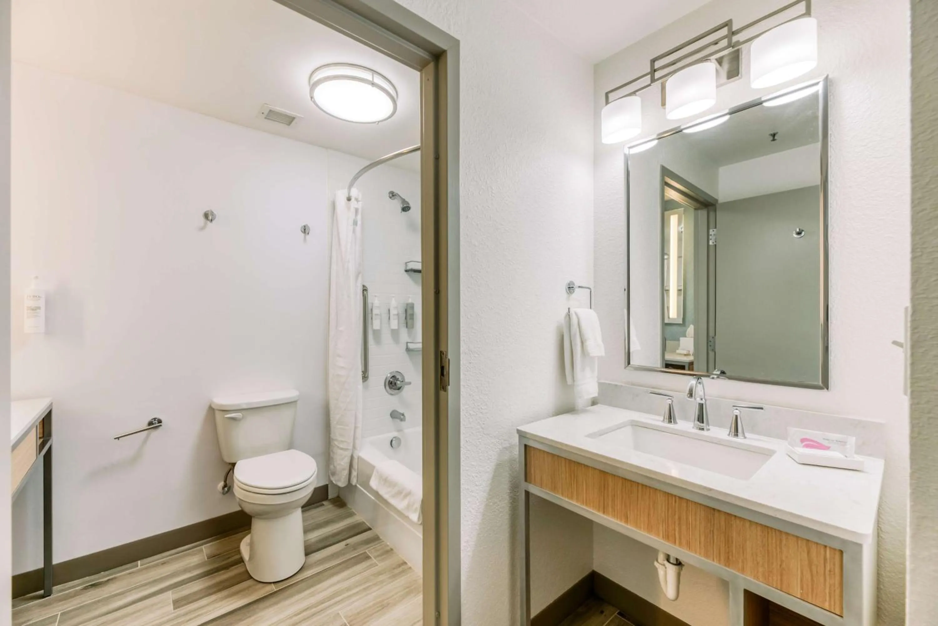 Bathroom in Hilton Garden Inn Outer Banks/Kitty Hawk