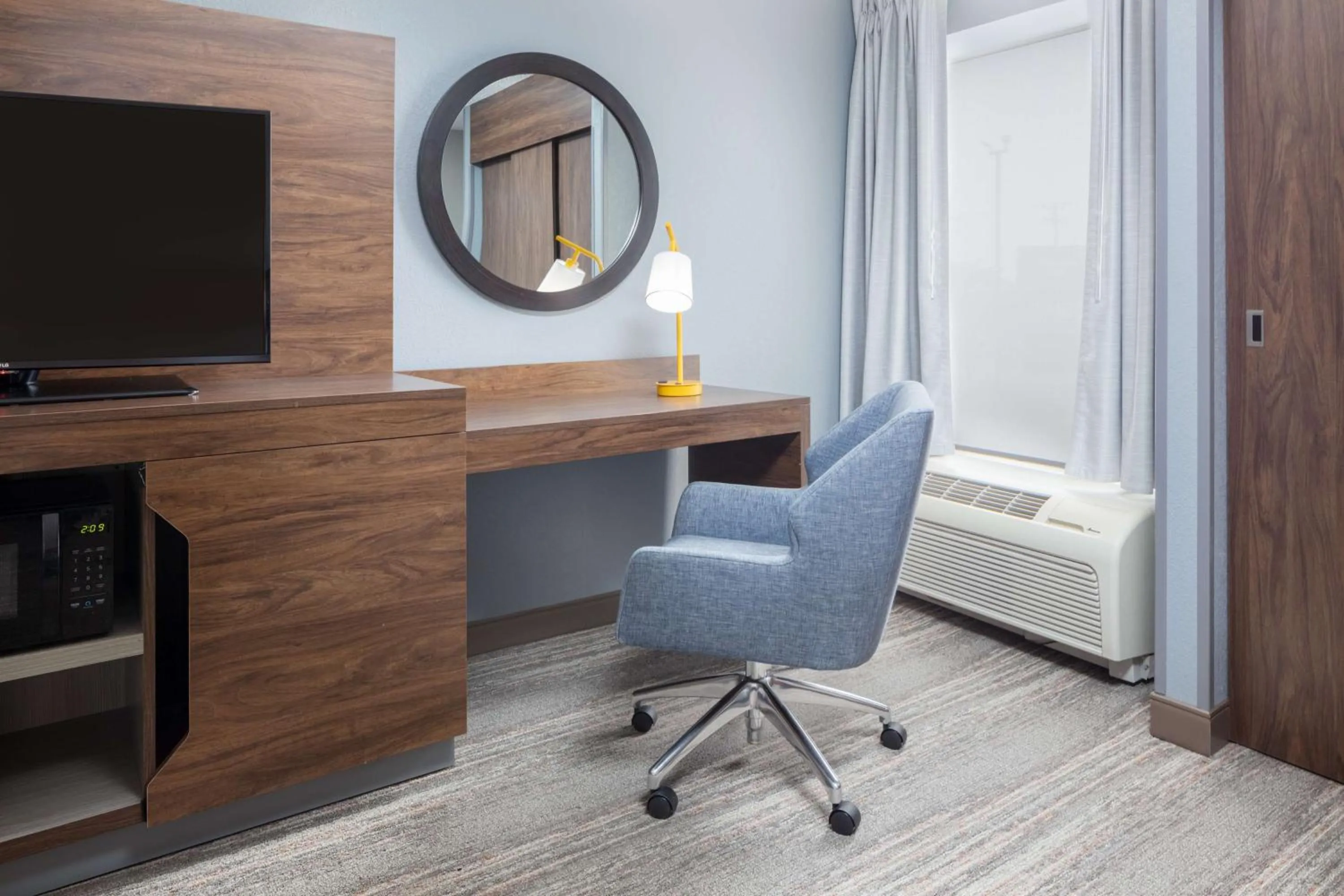 Bedroom in Hampton Inn Joliet-Plainfield I-55