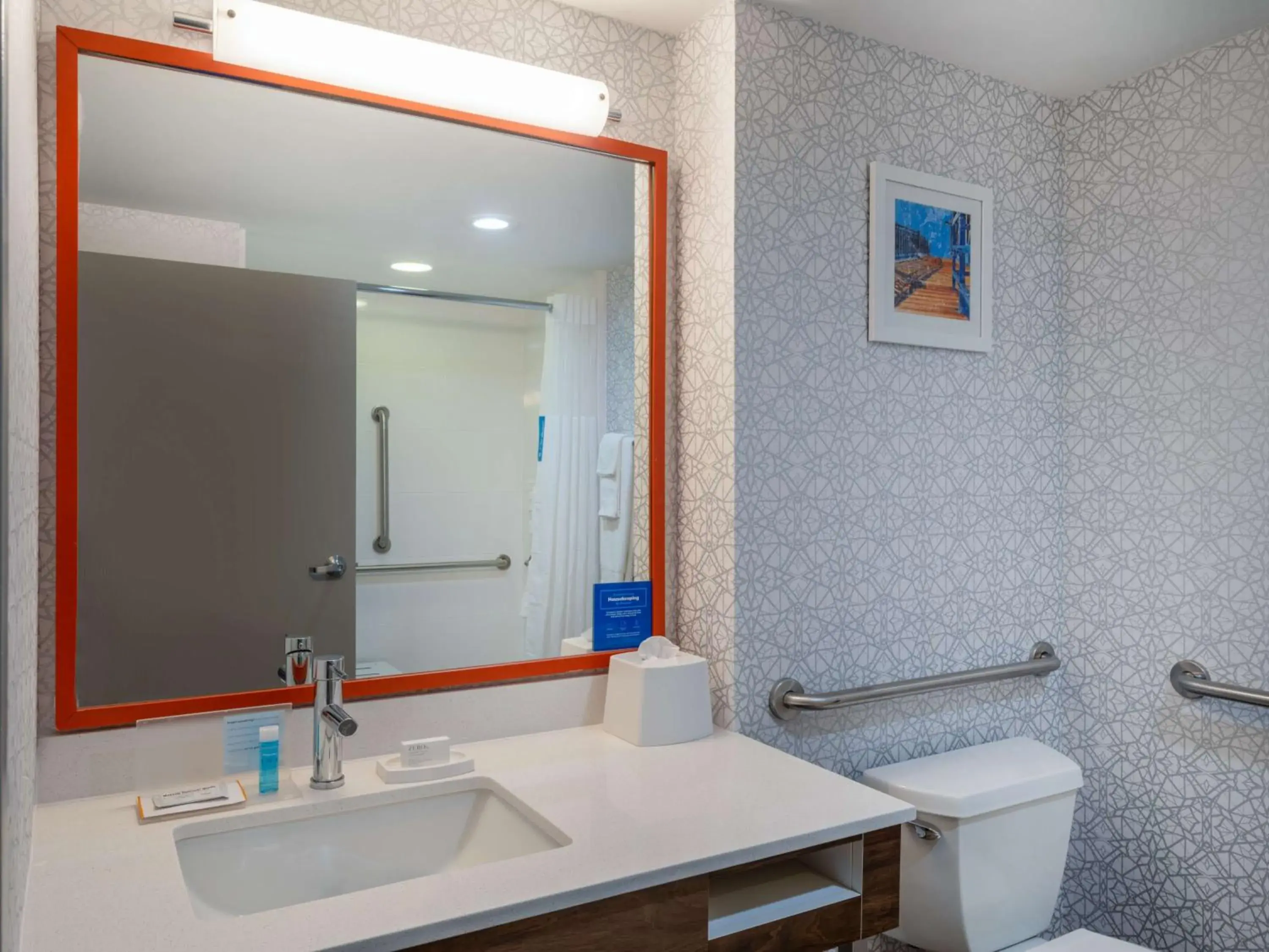 Bathroom in Hampton Inn Joliet-Plainfield I-55 Bathroom in Hampton Inn Joliet-Plainfield I-55