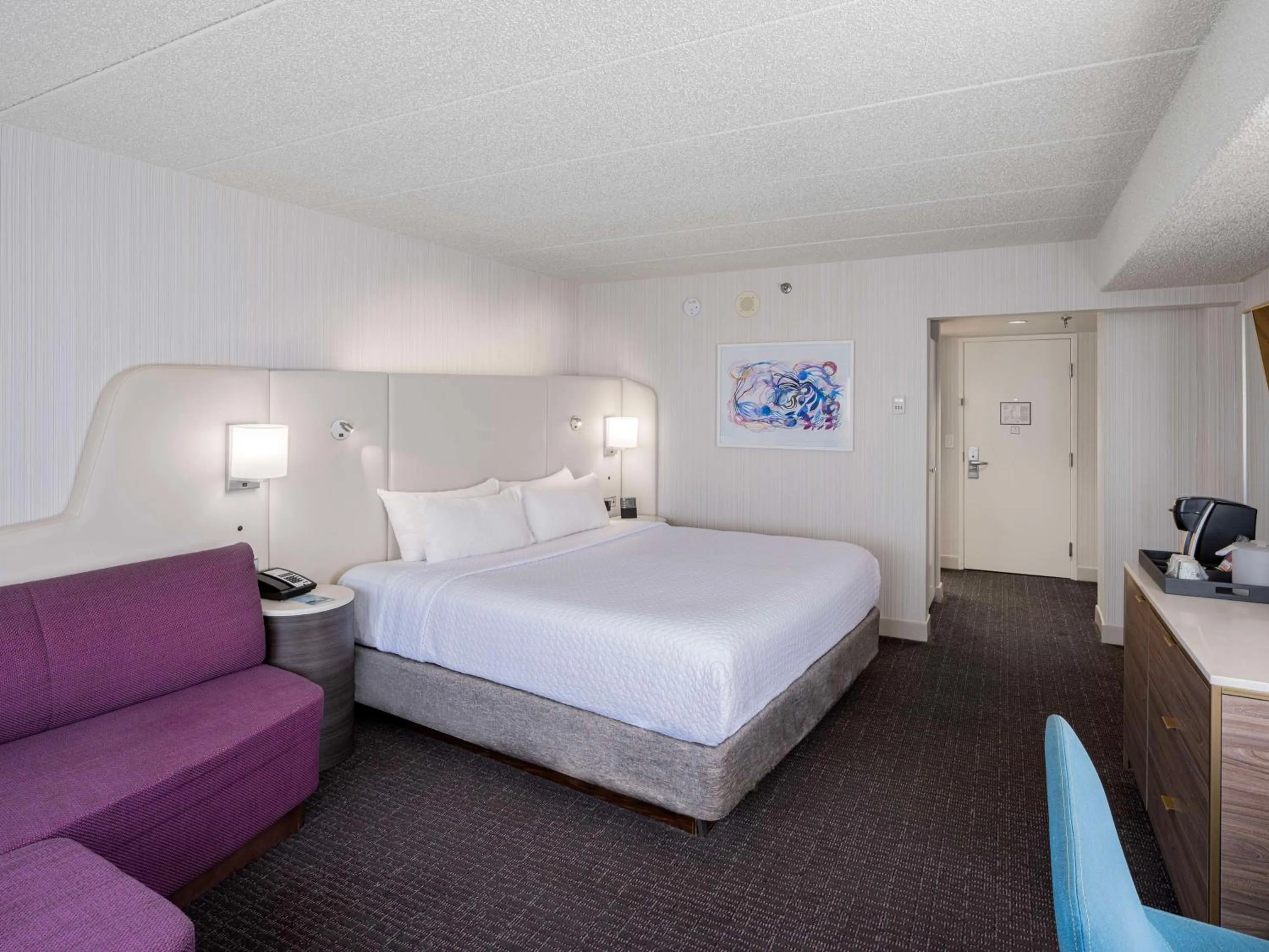 Bedroom, Bed in Sonesta Columbus Downtown