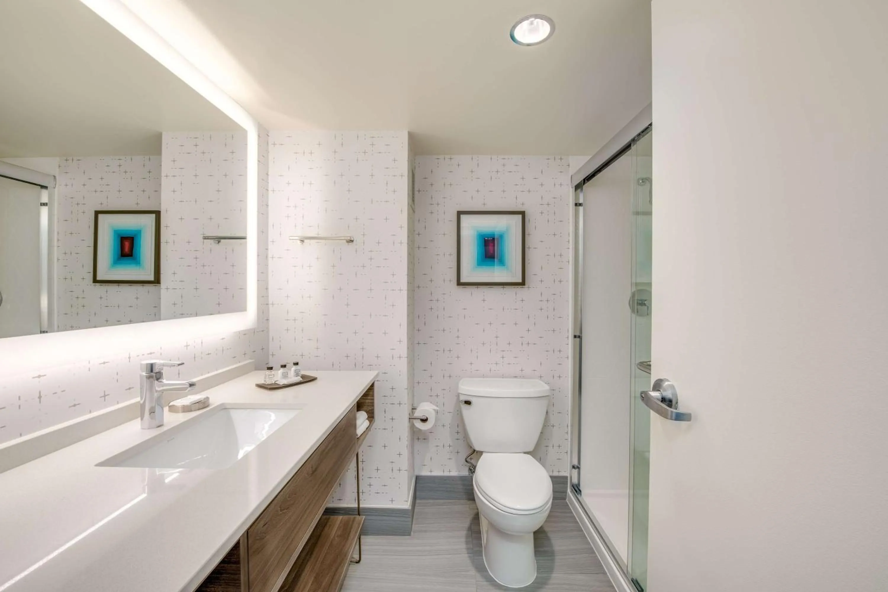 Bathroom in Sonesta Columbus Downtown