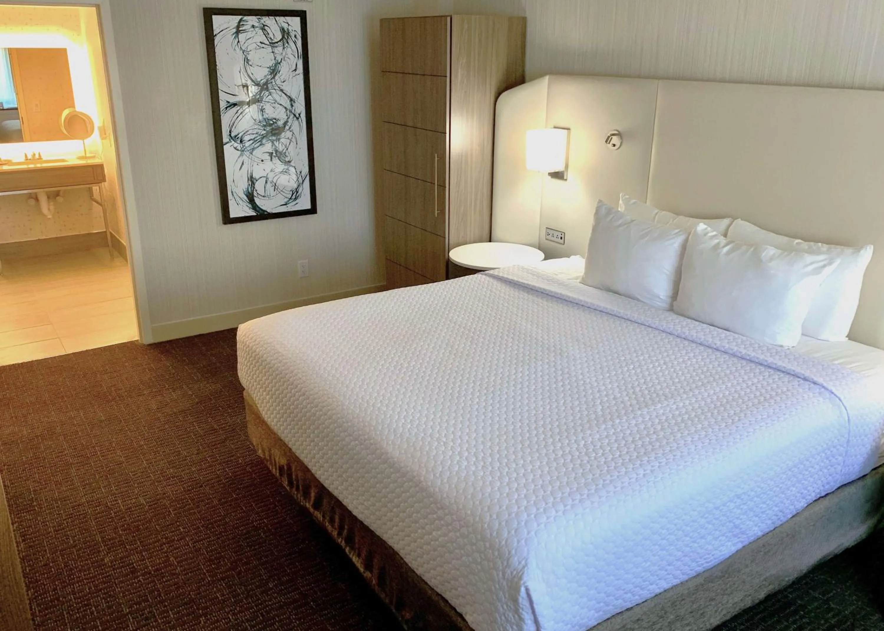 Bedroom, Bed in Sonesta Columbus Downtown