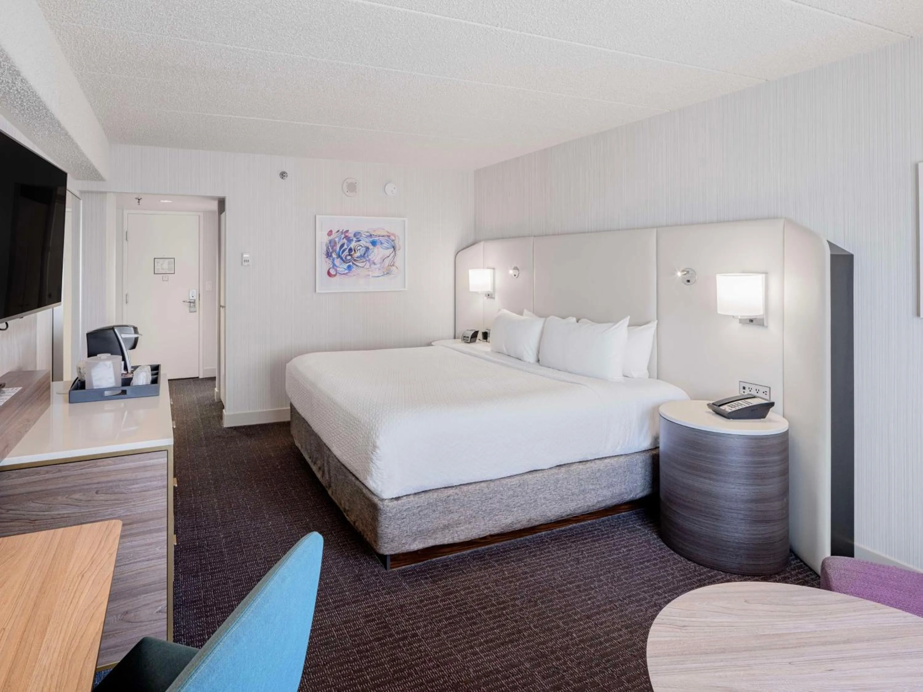 Bedroom, Bed in Sonesta Columbus Downtown