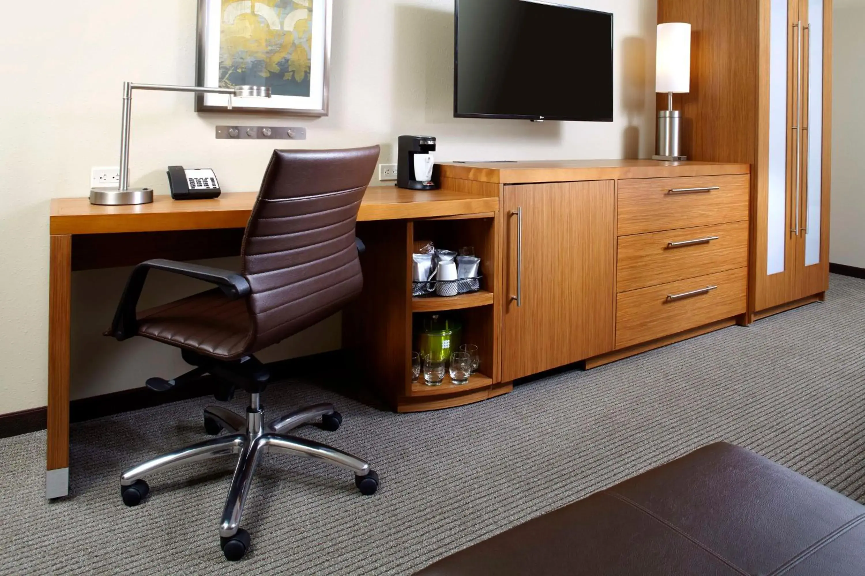 Bedroom in Hyatt Place Cleveland/Lyndhurst/Legacy Village Bedroom in Hyatt Place Cleveland/Lyndhurst/Legacy Village