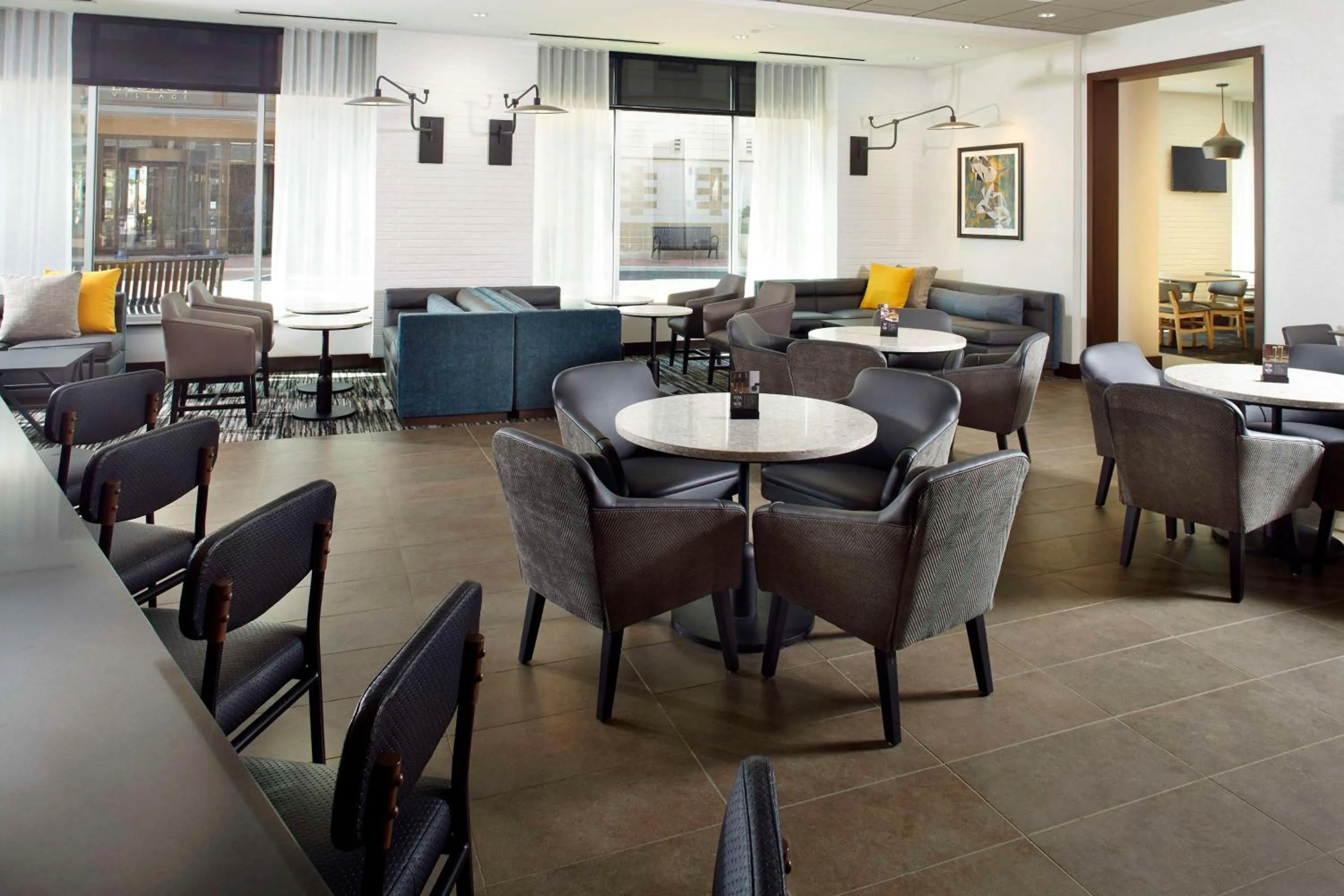 Restaurant/places to eat in Hyatt Place Cleveland/Lyndhurst/Legacy Village