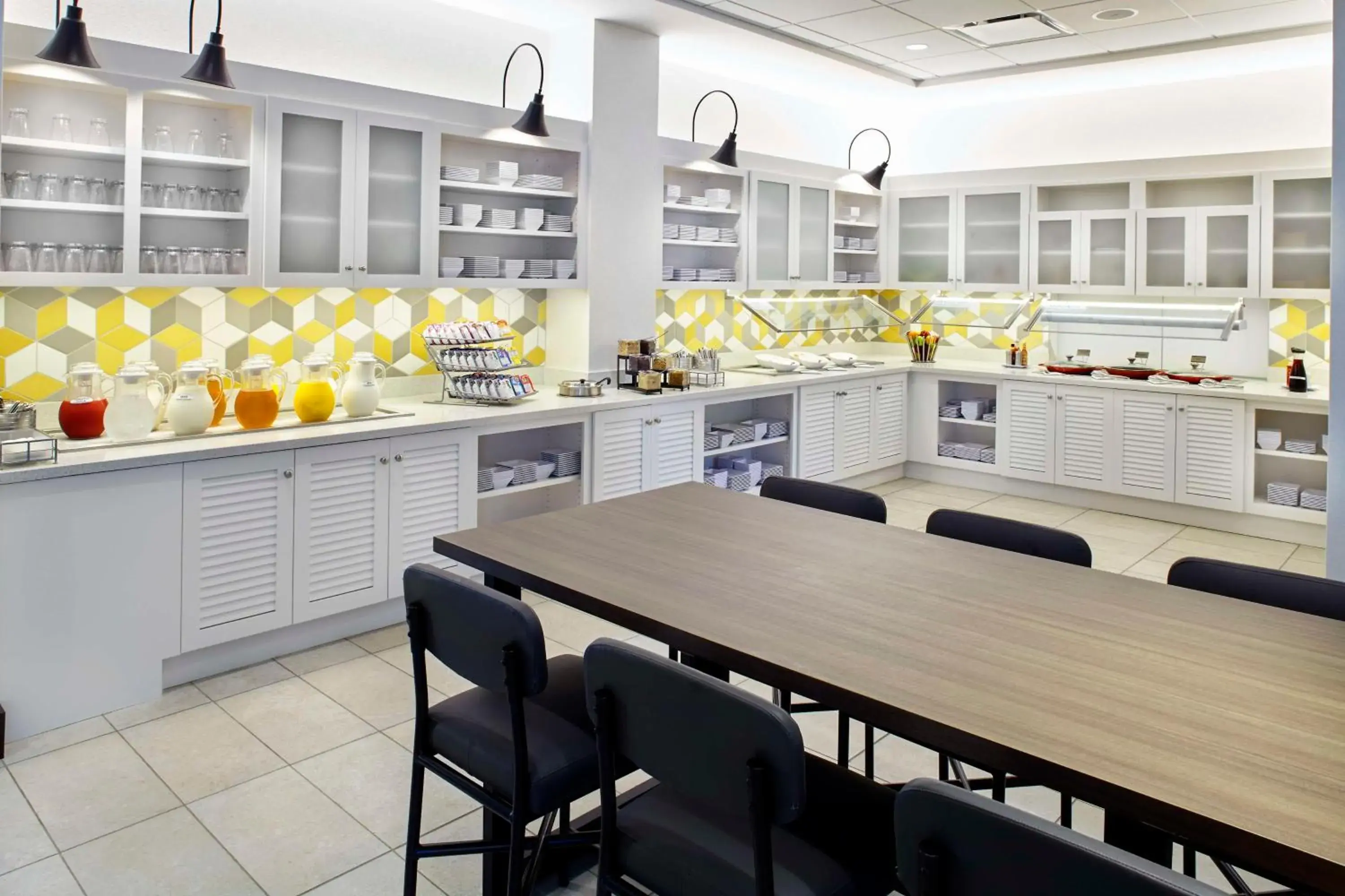 Restaurant/places to eat in Hyatt Place Cleveland/Lyndhurst/Legacy Village Restaurant/places to eat in Hyatt Place Cleveland/Lyndhurst/Legacy Village