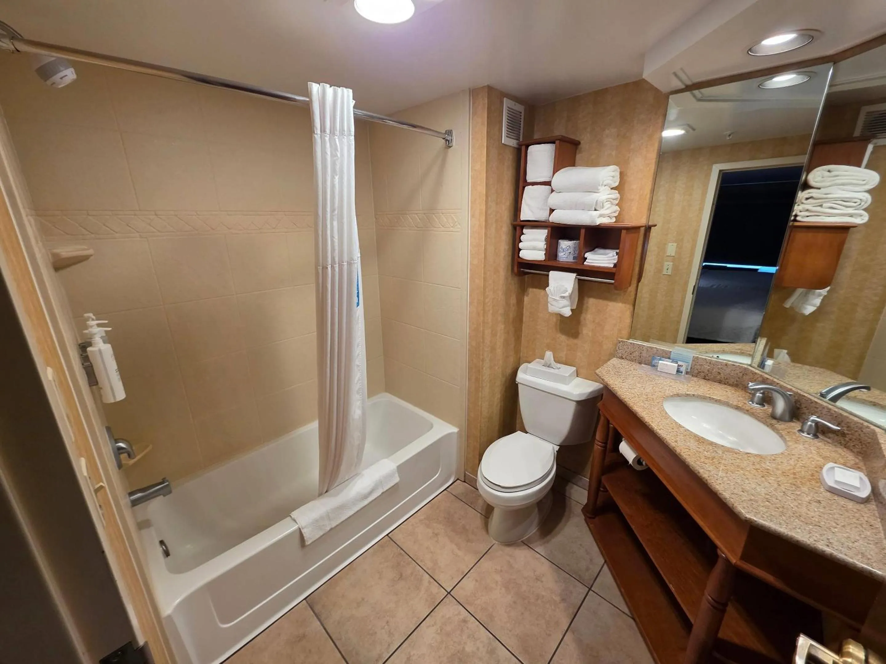 Bedroom in Country Inn & Suites by Radisson, Idaho Falls at the Mall