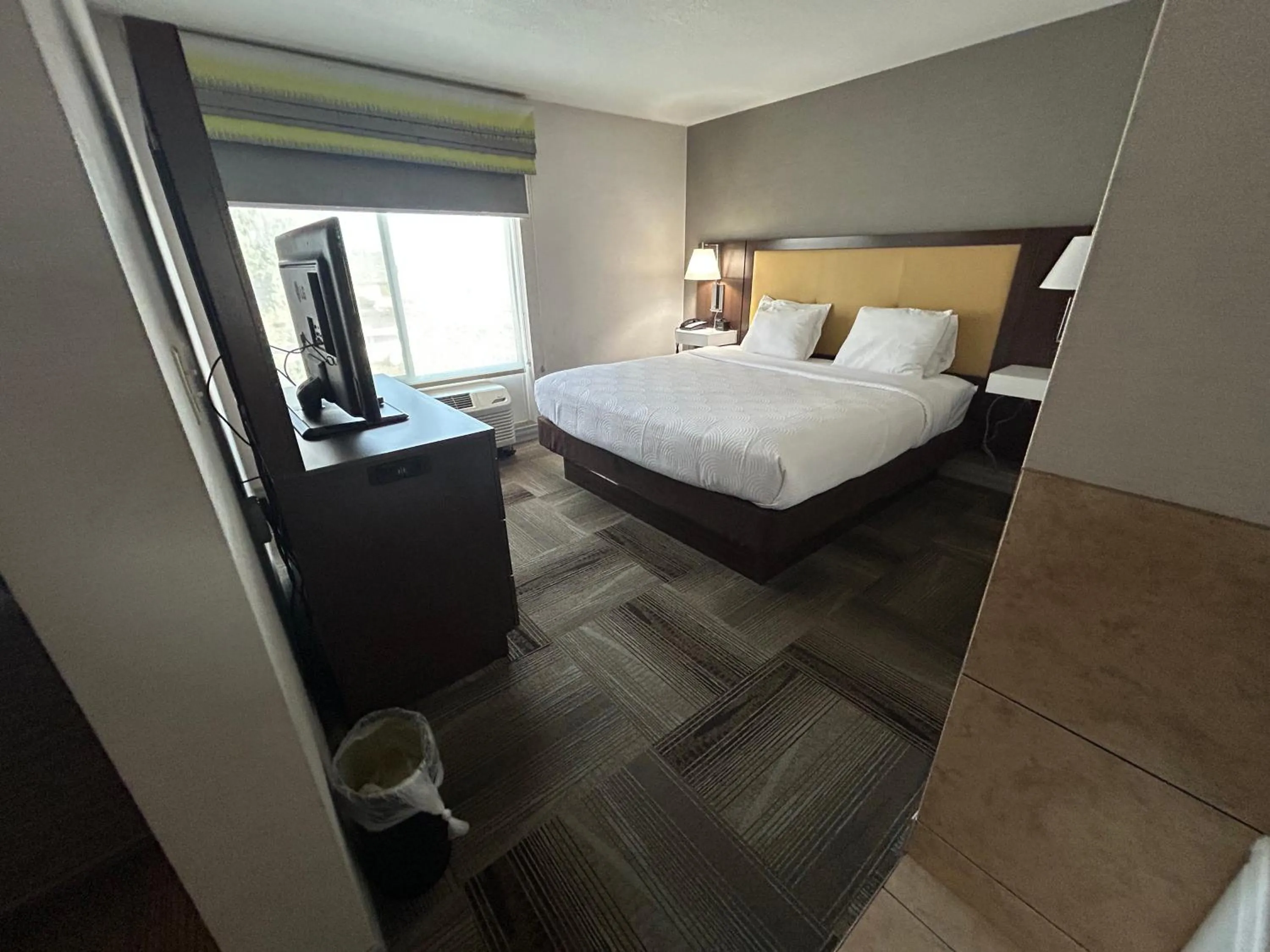 Bed in Country Inn & Suites by Radisson, Idaho Falls at the Mall