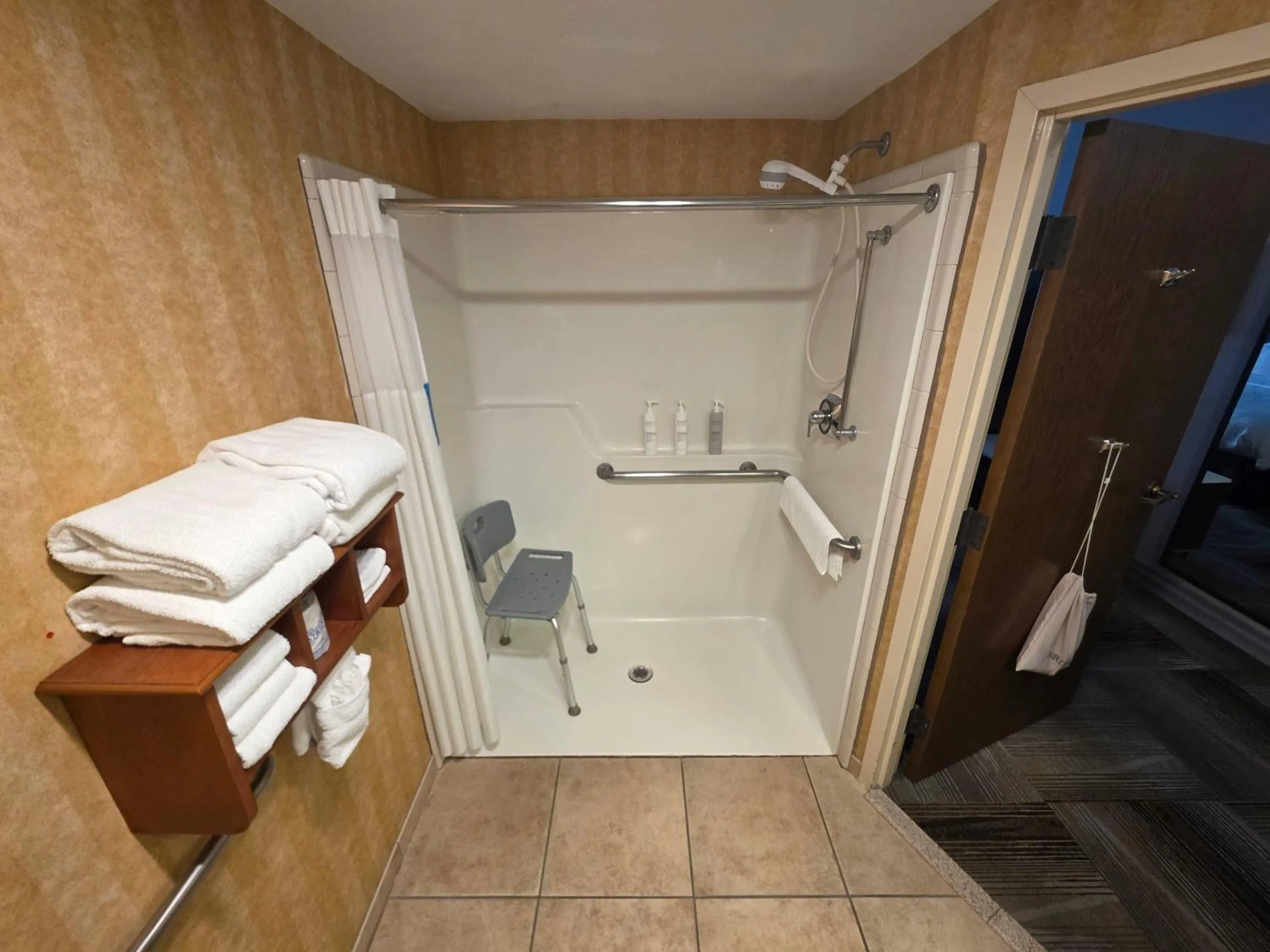Bedroom in Country Inn & Suites by Radisson, Idaho Falls at the Mall