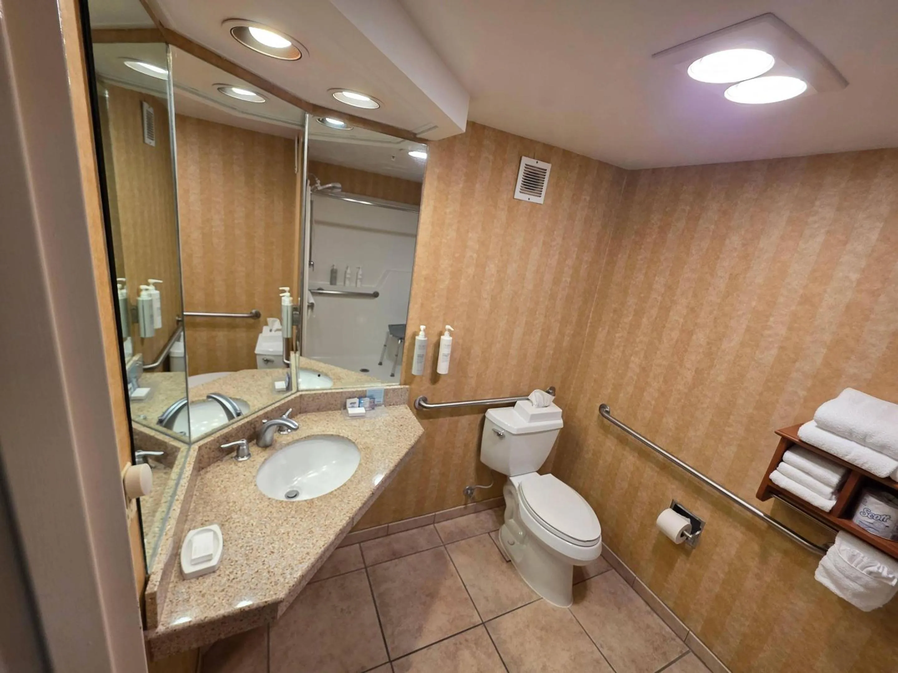 Bedroom in Country Inn & Suites by Radisson, Idaho Falls at the Mall