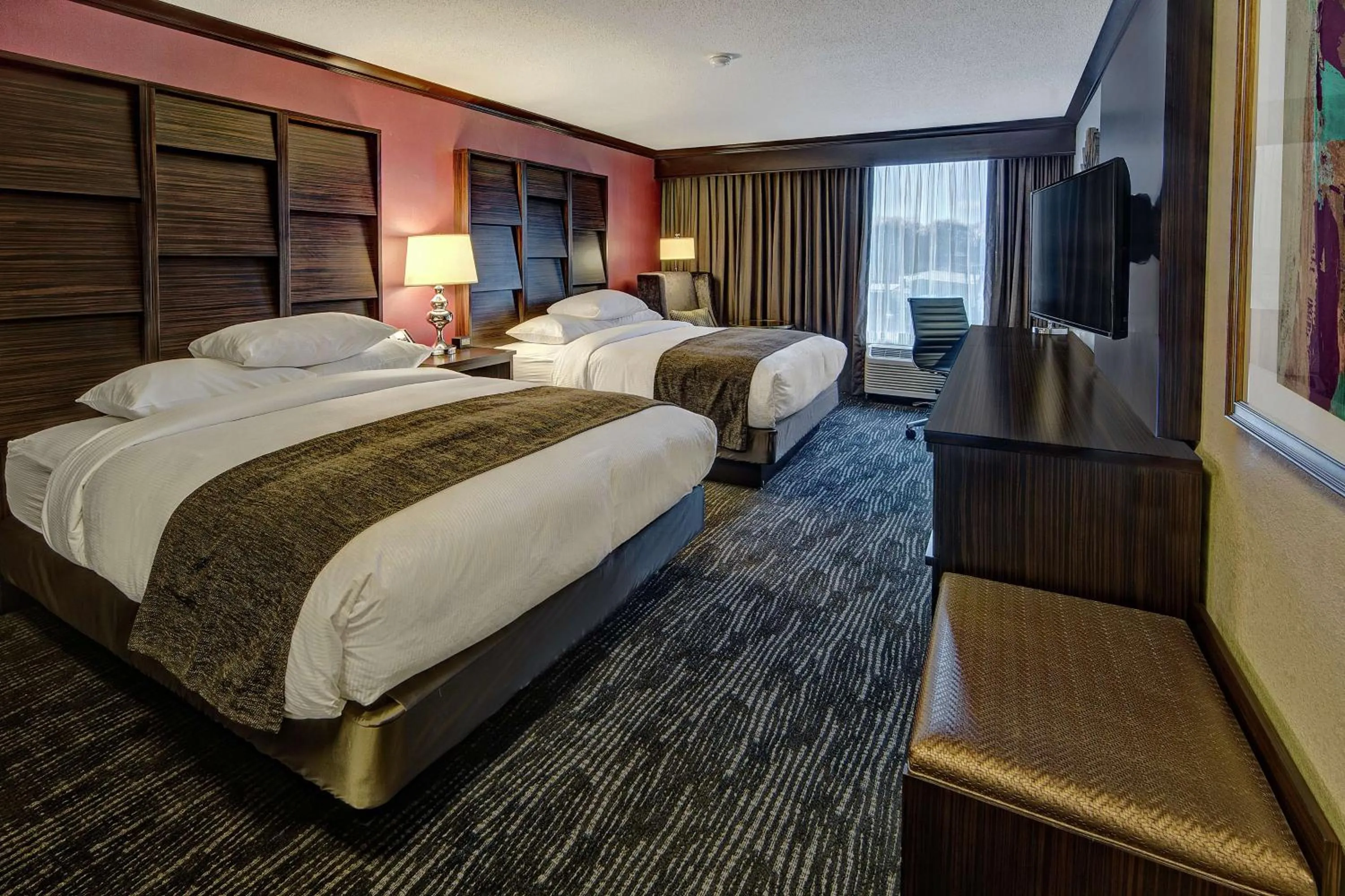 Bedroom, Bed in DoubleTree by Hilton Decatur Riverfront