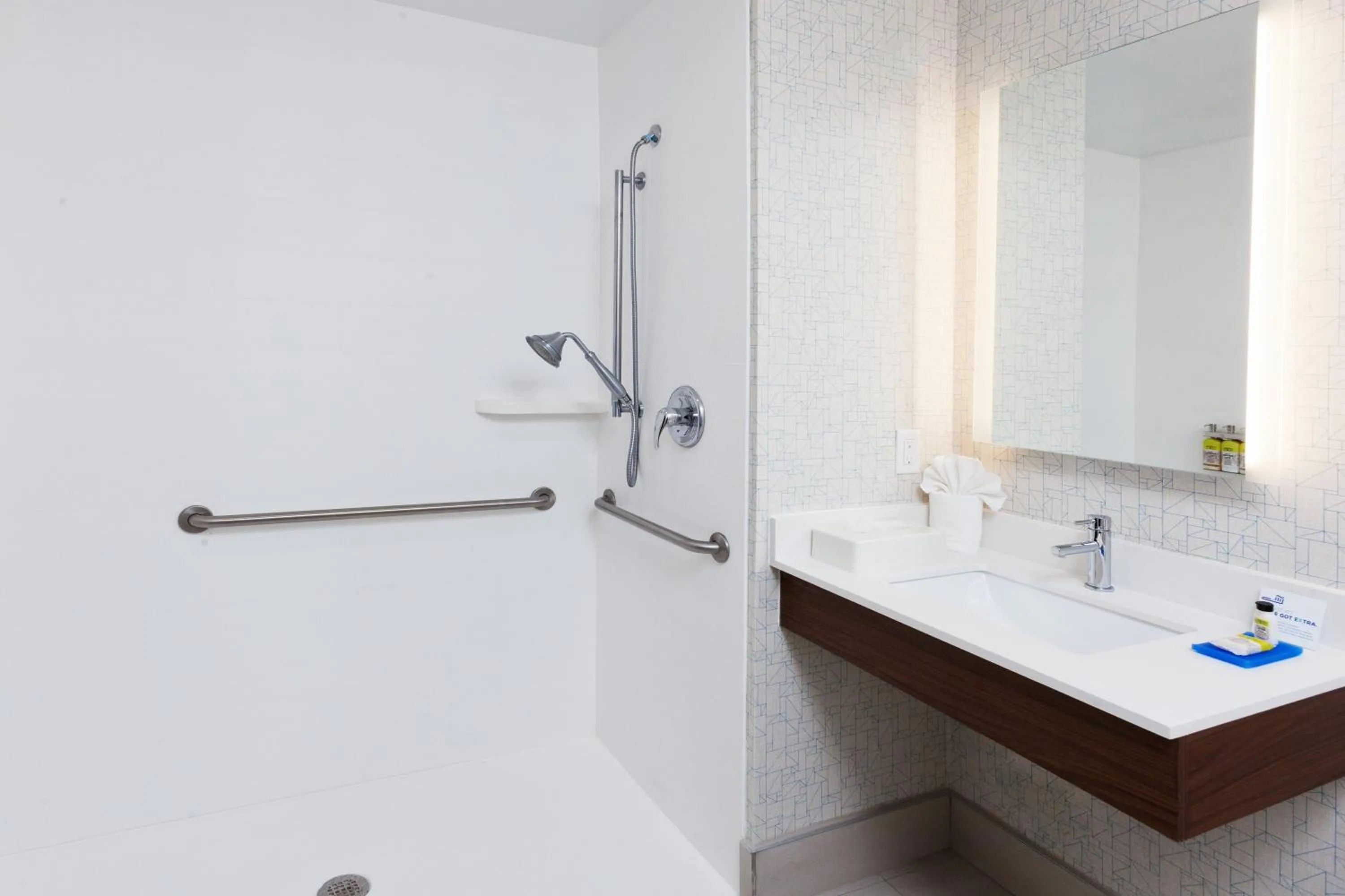 Photo of the whole room in Holiday Inn Express Hotel & Suites Dothan North by IHG