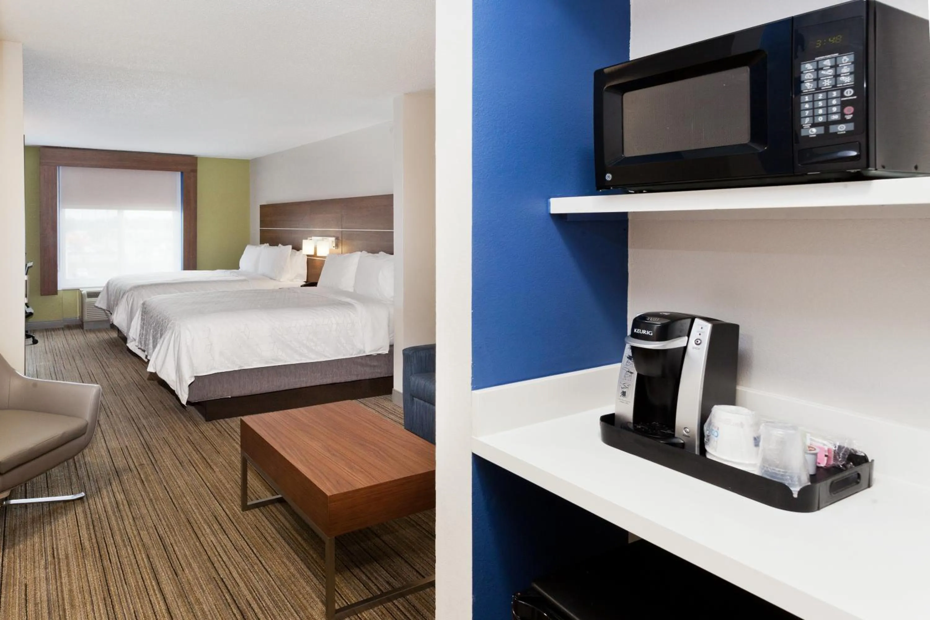 Coffee/tea facilities, Bed in Holiday Inn Express Hotel & Suites Dothan North by IHG