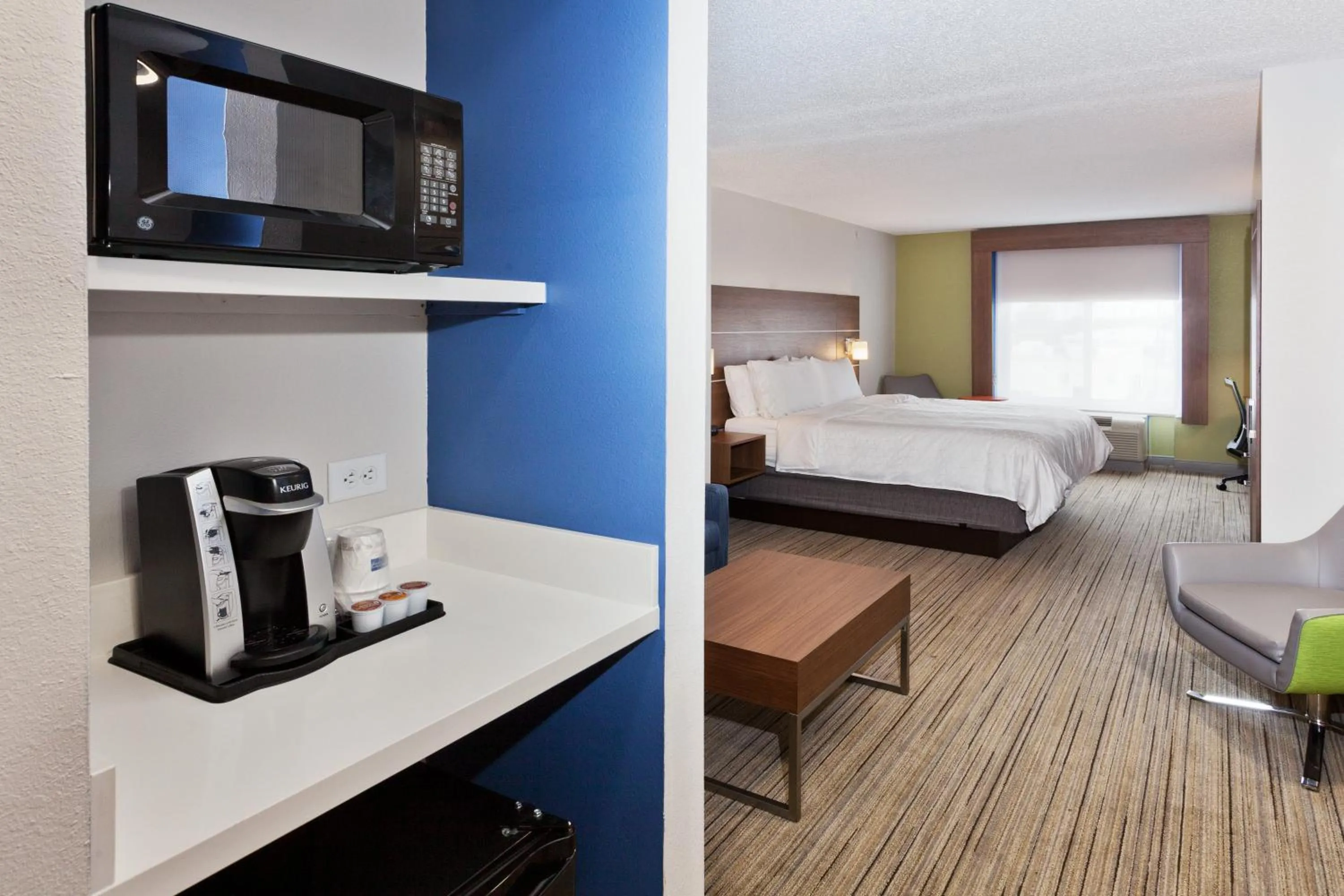 Bedroom, Bed in Holiday Inn Express Hotel & Suites Dothan North by IHG