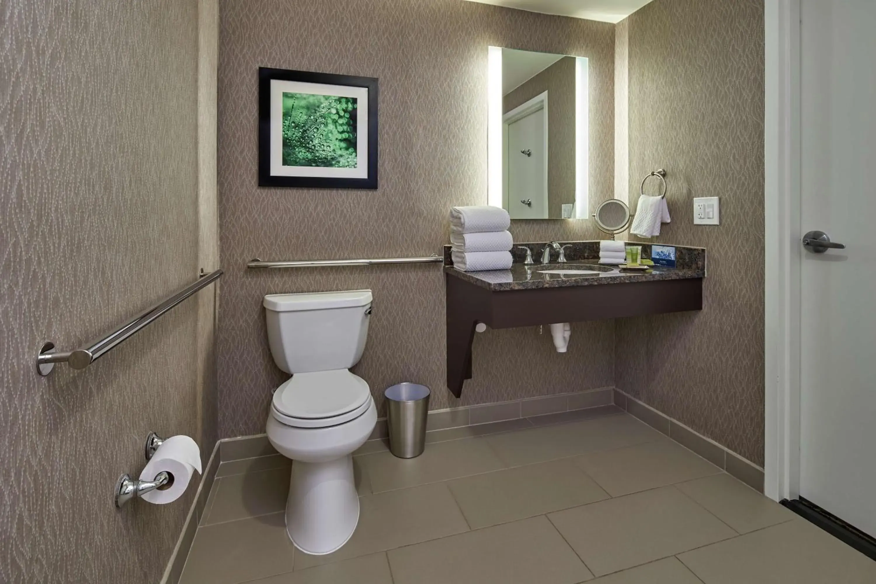 Bathroom in Hilton Cincinnati Airport Bathroom in Hilton Cincinnati Airport