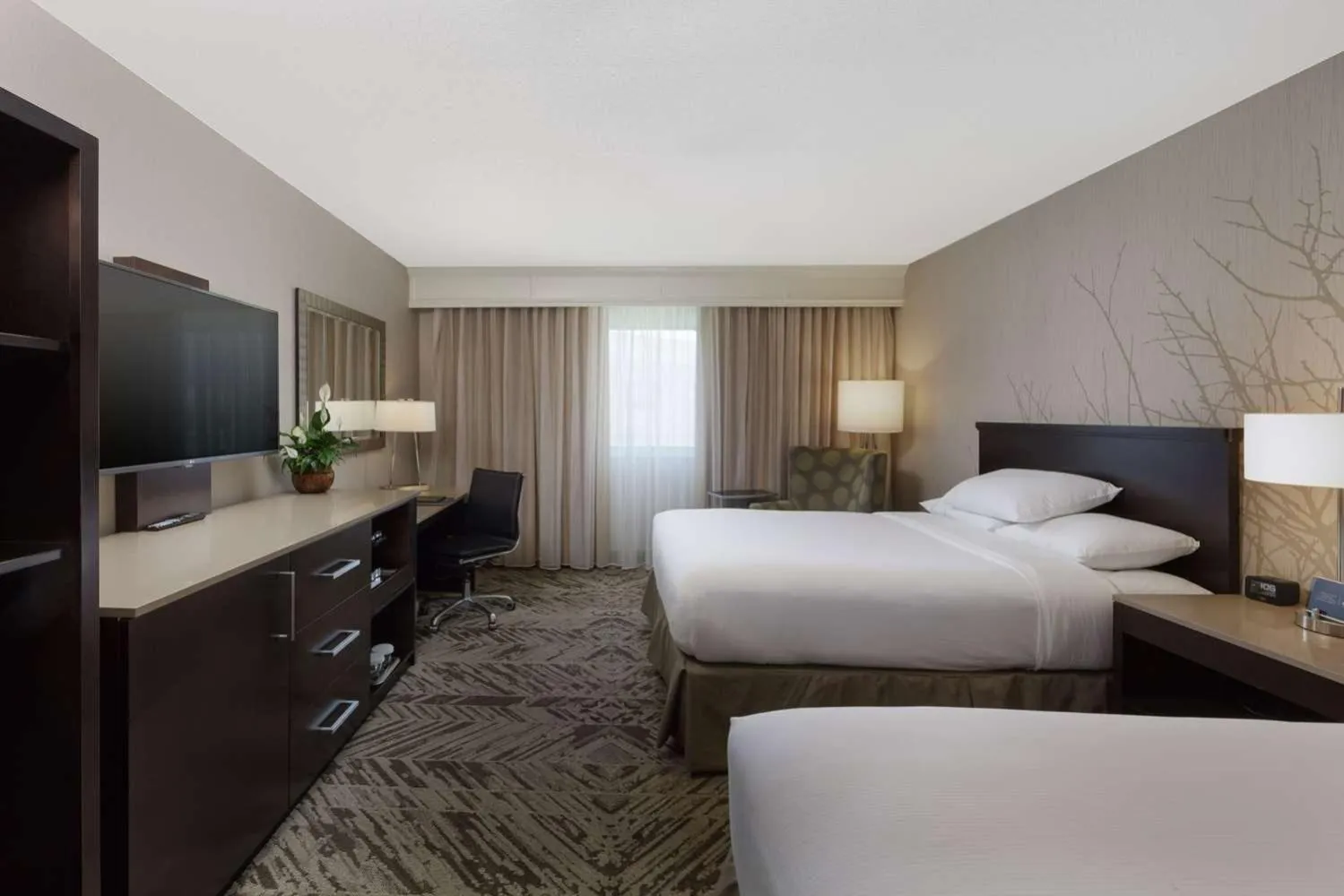 Bed in Hilton Cincinnati Airport