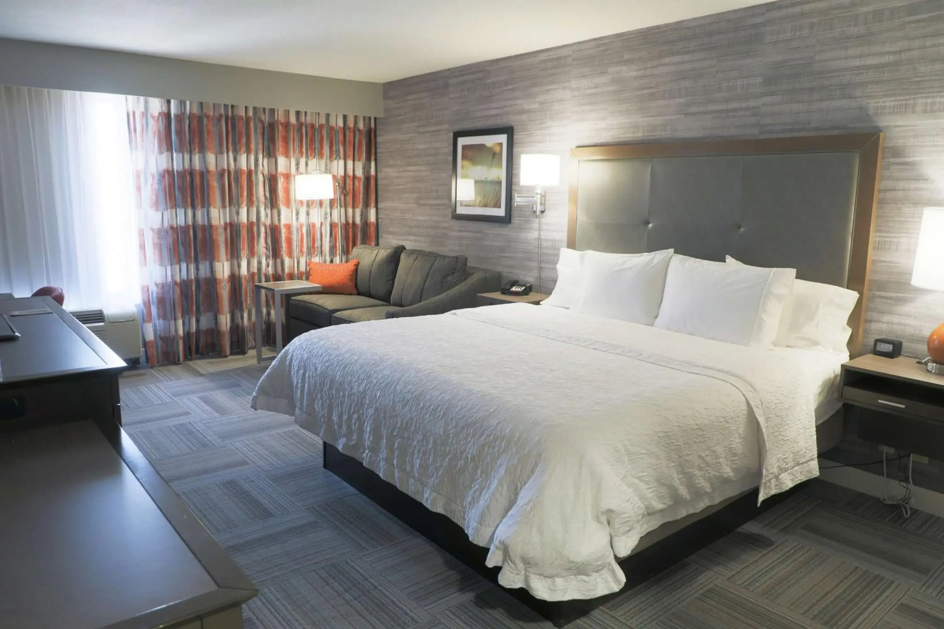 King Room with Sofa Bed and Study - Non-Smoking in Hampton Inn Muskogee King Room with Sofa Bed and Study - Non-Smoking in Hampton Inn Muskogee