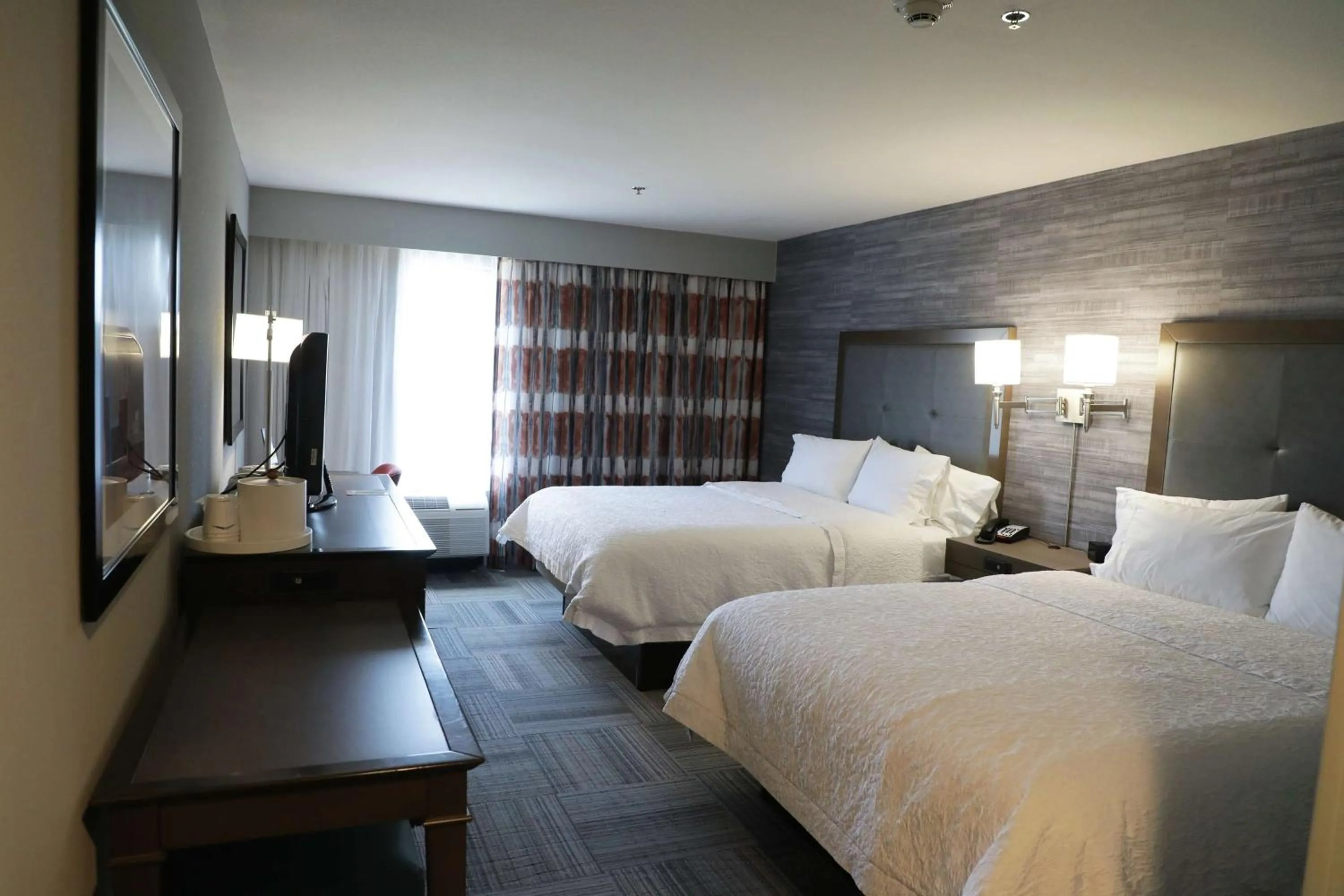 Bedroom, Bed in Hampton Inn Muskogee