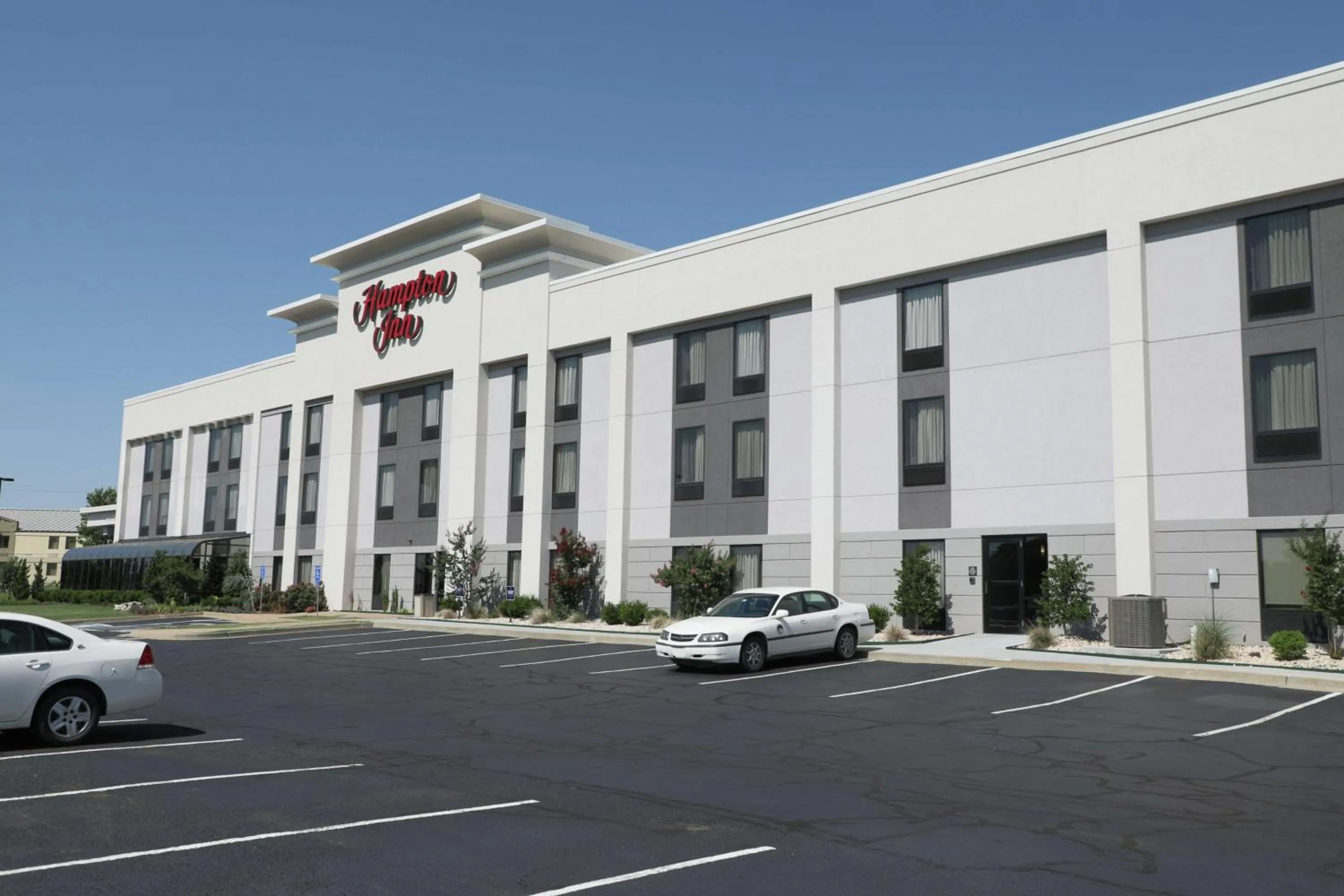 Property building in Hampton Inn Muskogee