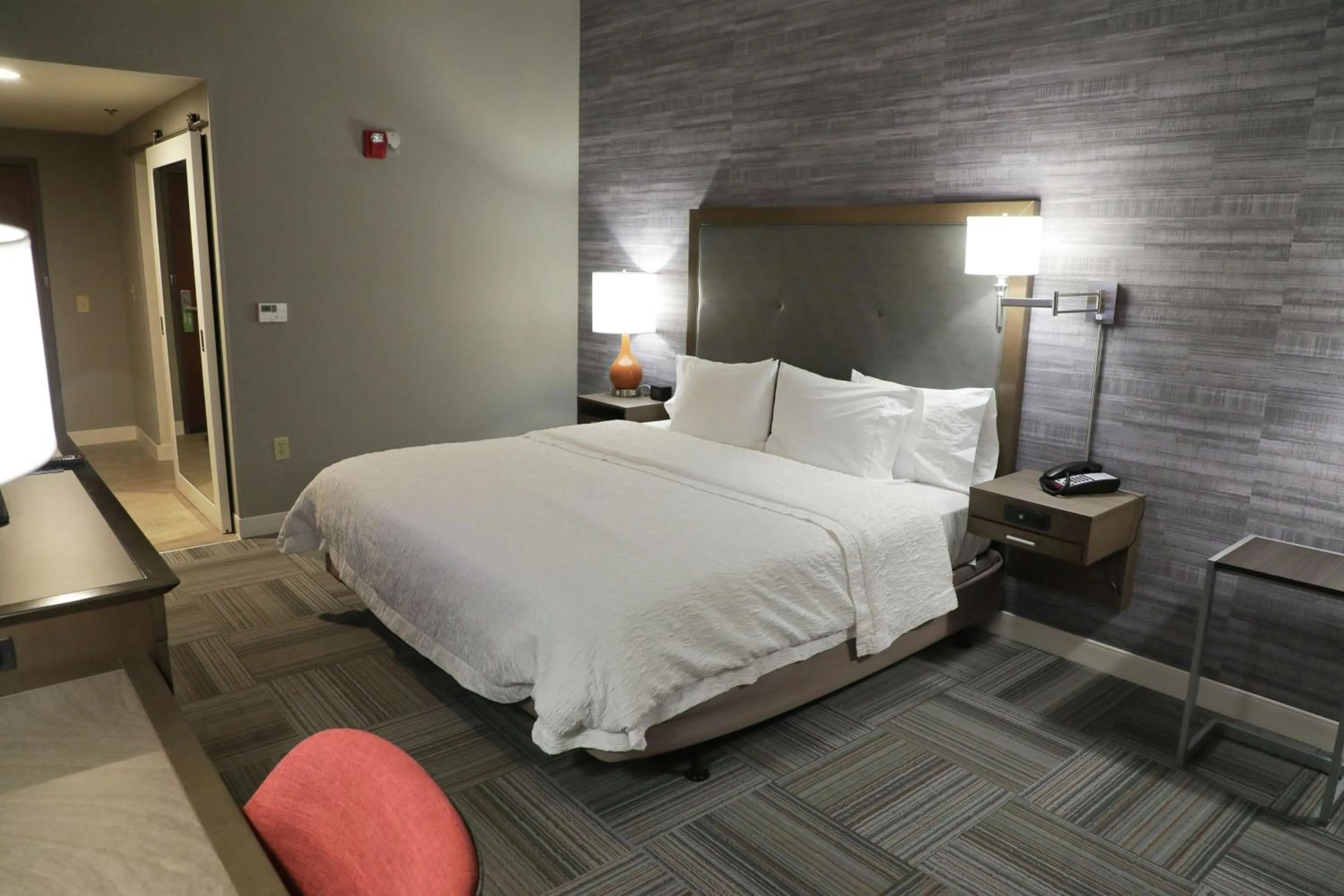 Bedroom, Bed in Hampton Inn Muskogee