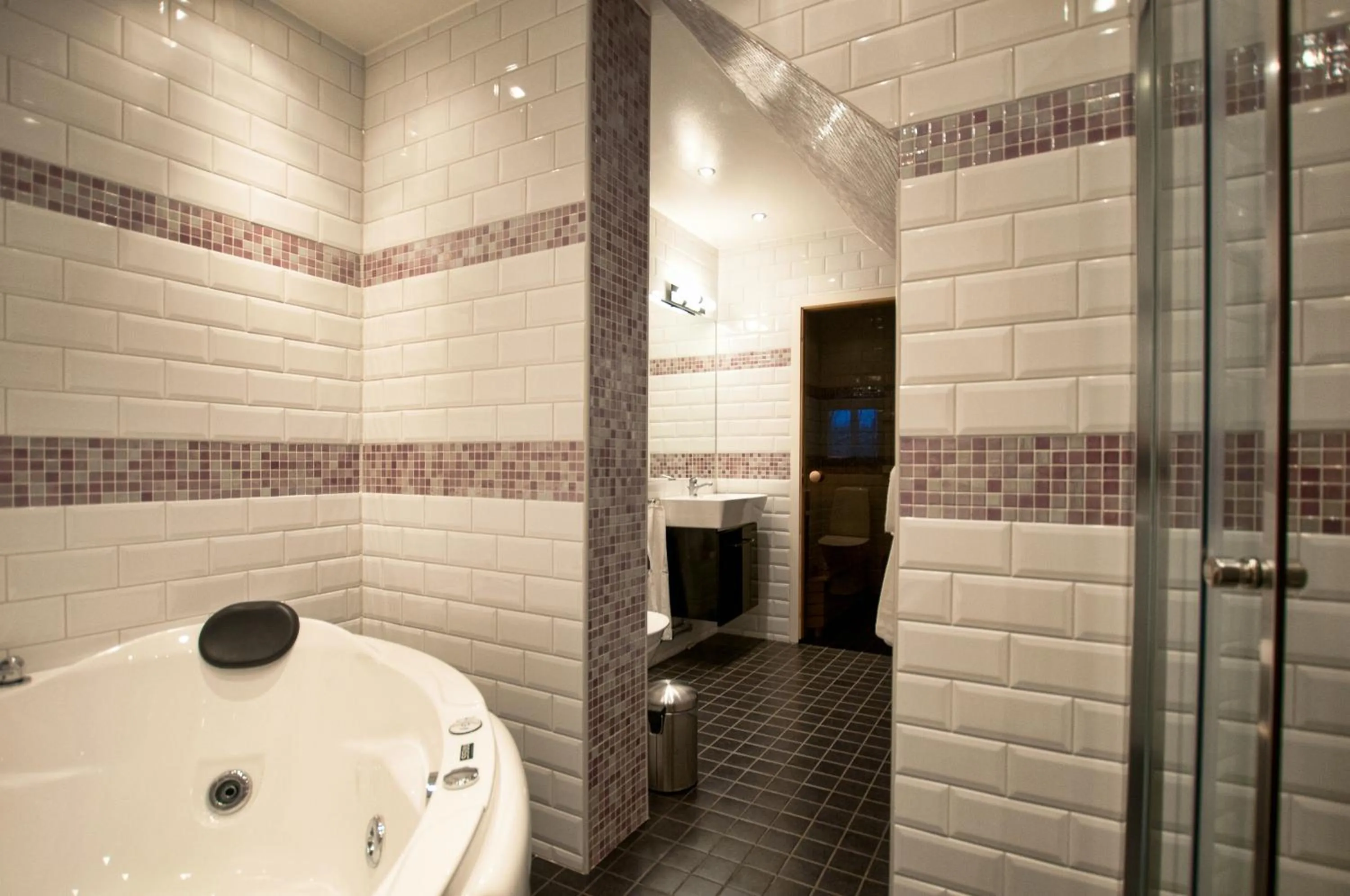 Shower in Gimo Herrgård