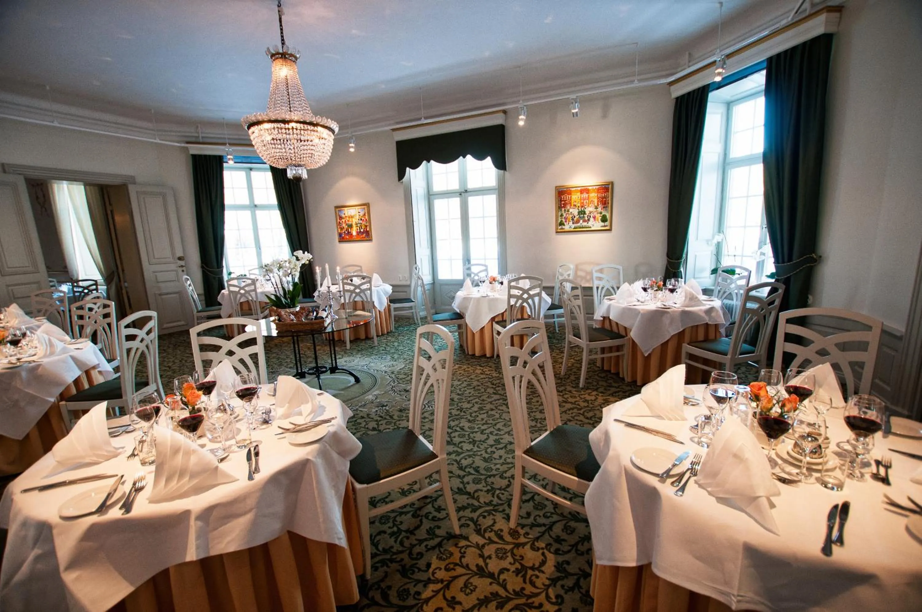 Restaurant/places to eat in Gimo Herrgård