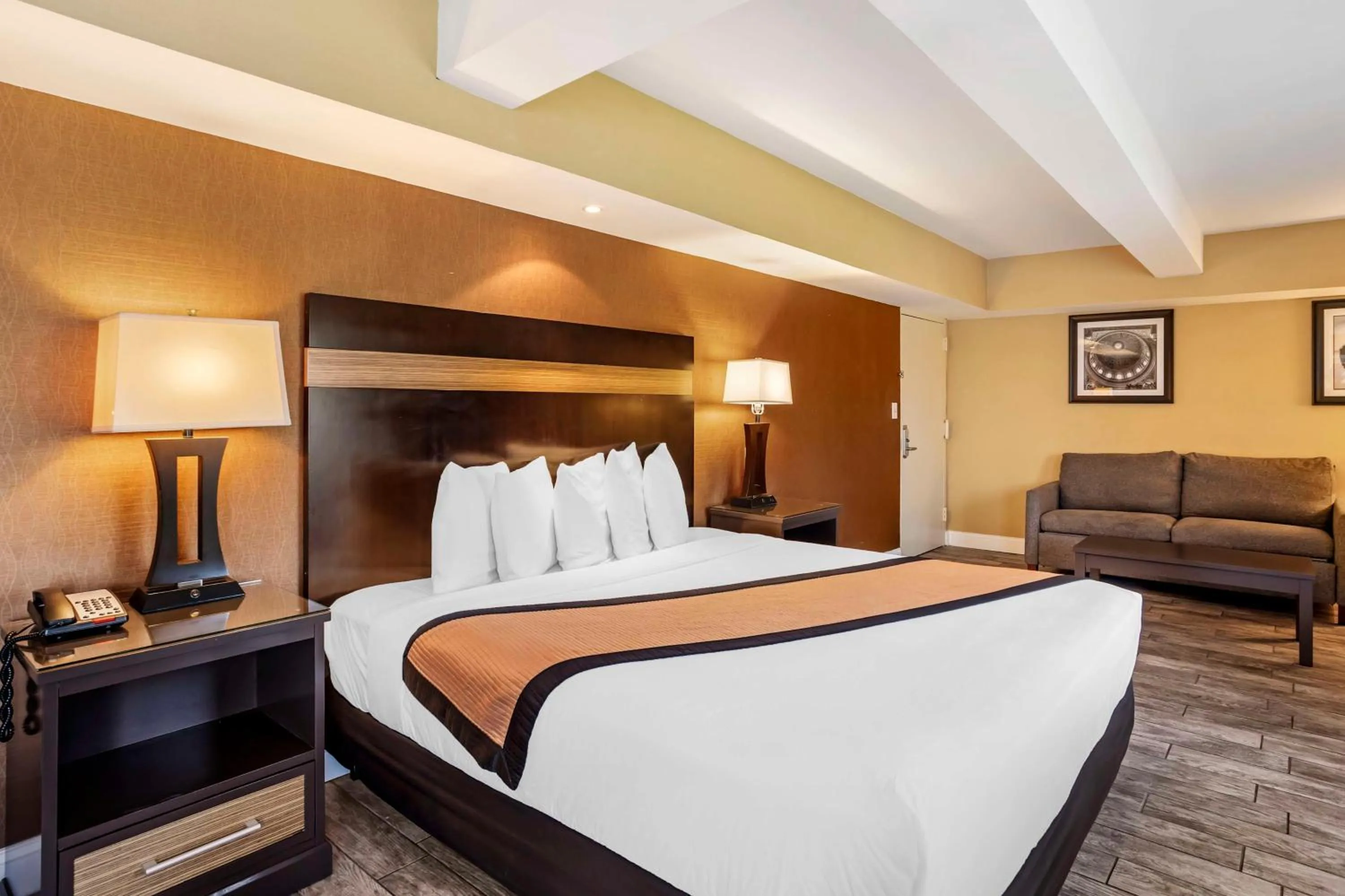Bedroom, Bed in Best Western Plus Newark Airport West