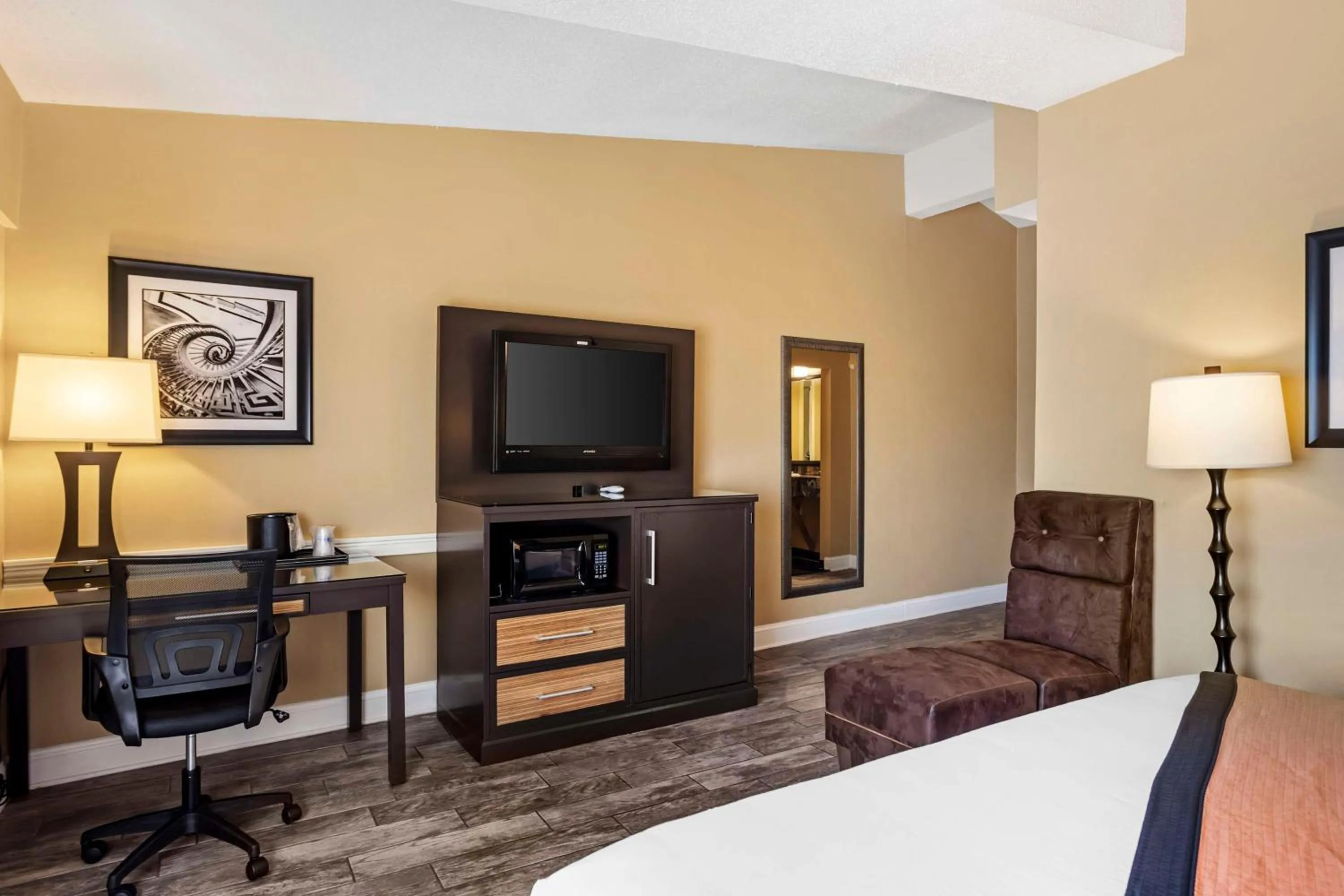 Bedroom, Bed in Best Western Plus Newark Airport West