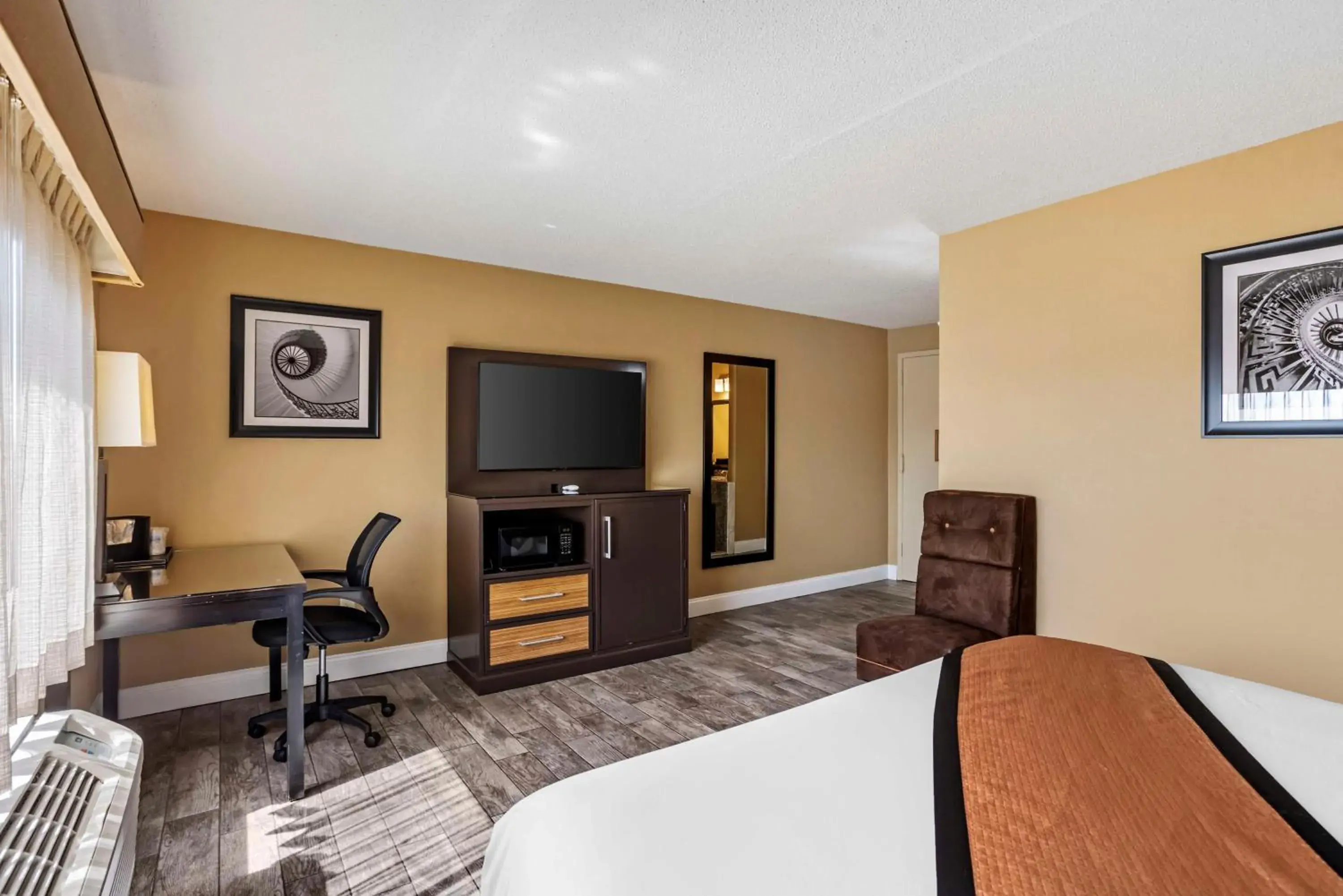 Bedroom, Bed in Best Western Plus Newark Airport West Bedroom, Bed in Best Western Plus Newark Airport West