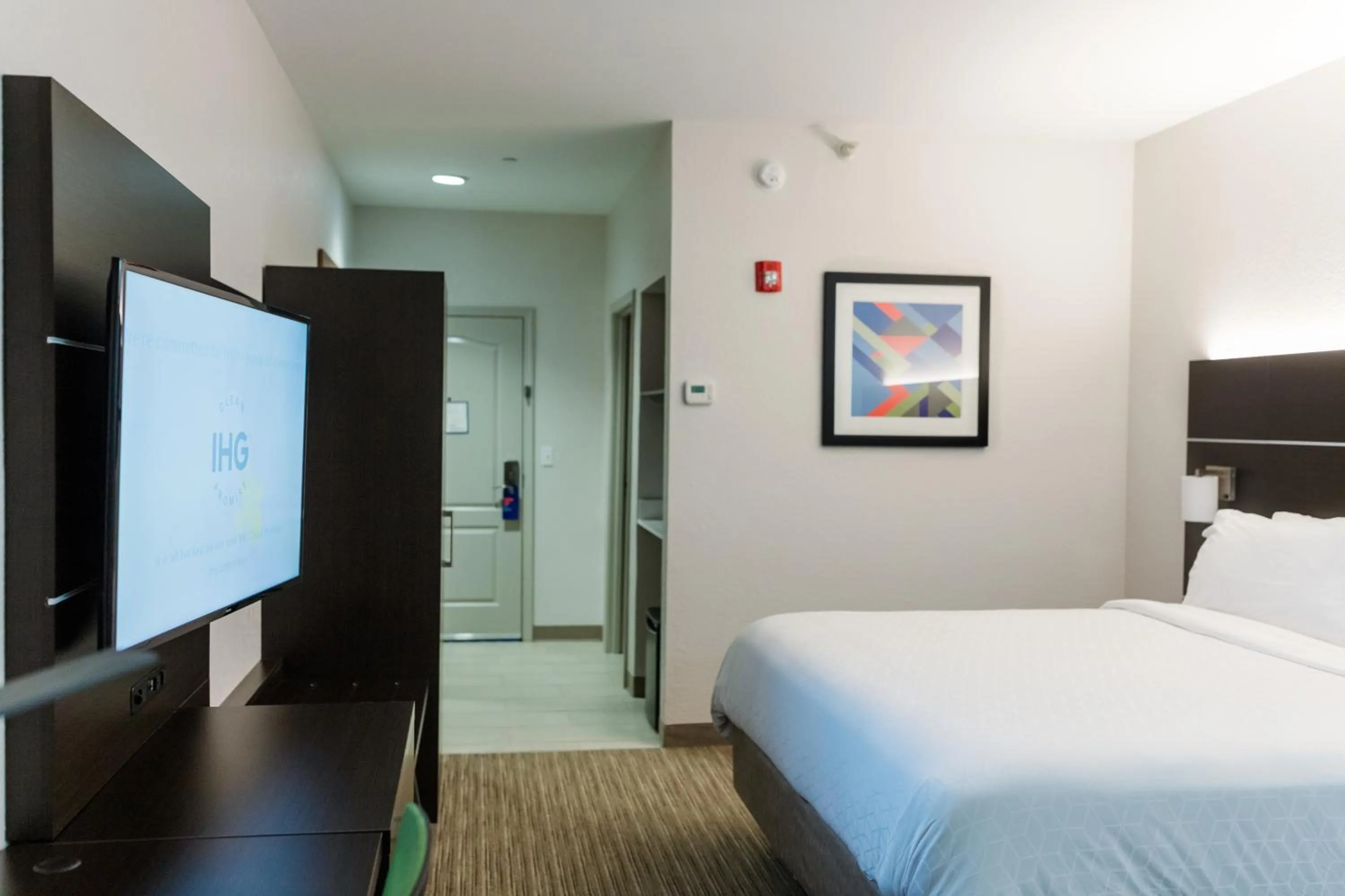 Photo of the whole room, Bed in Holiday Inn Express Hotel & Suites Greenville by IHG