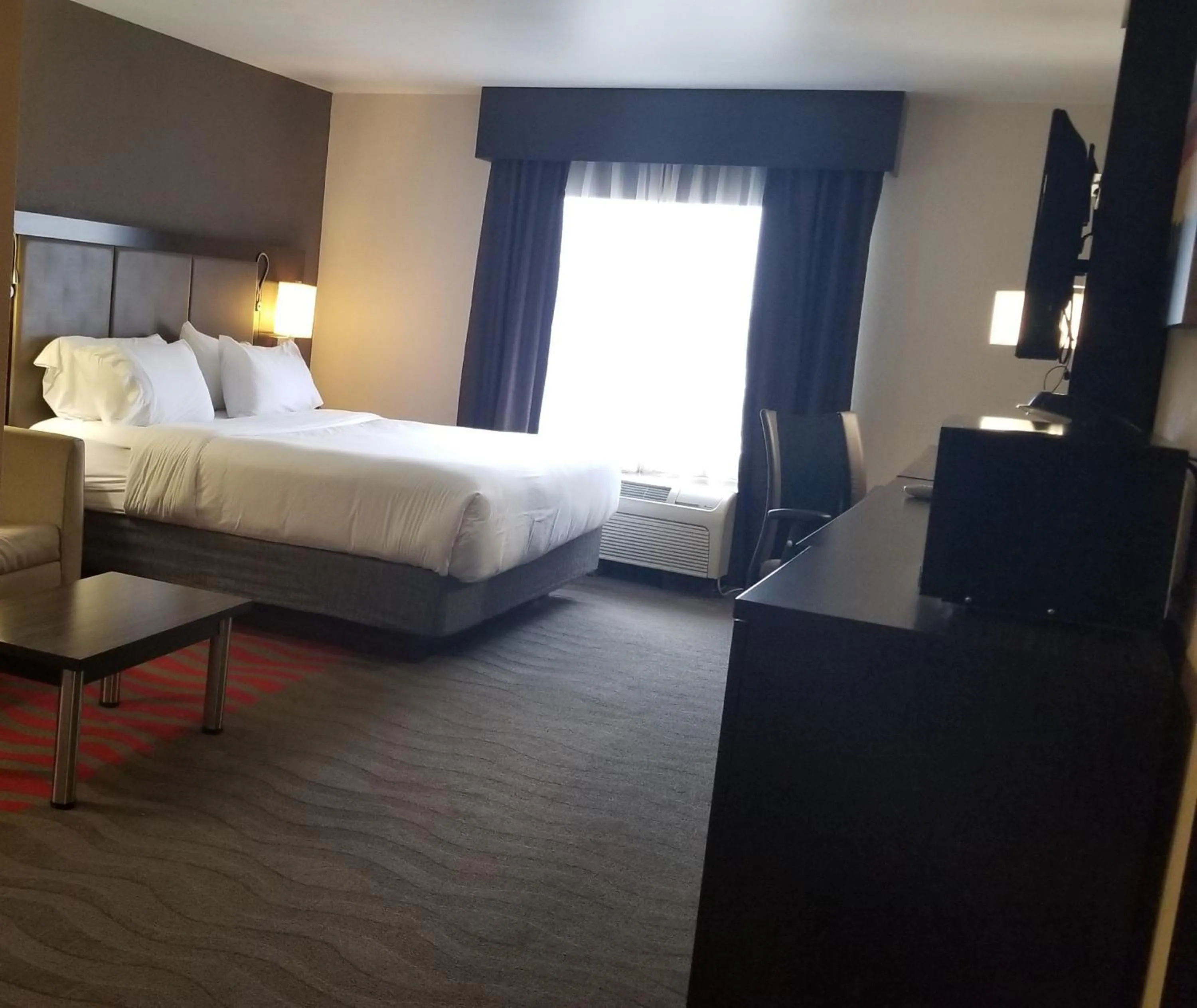 Bedroom, Bed in Holiday Inn Express Hotel & Suites Columbus Southeast Groveport by IHG