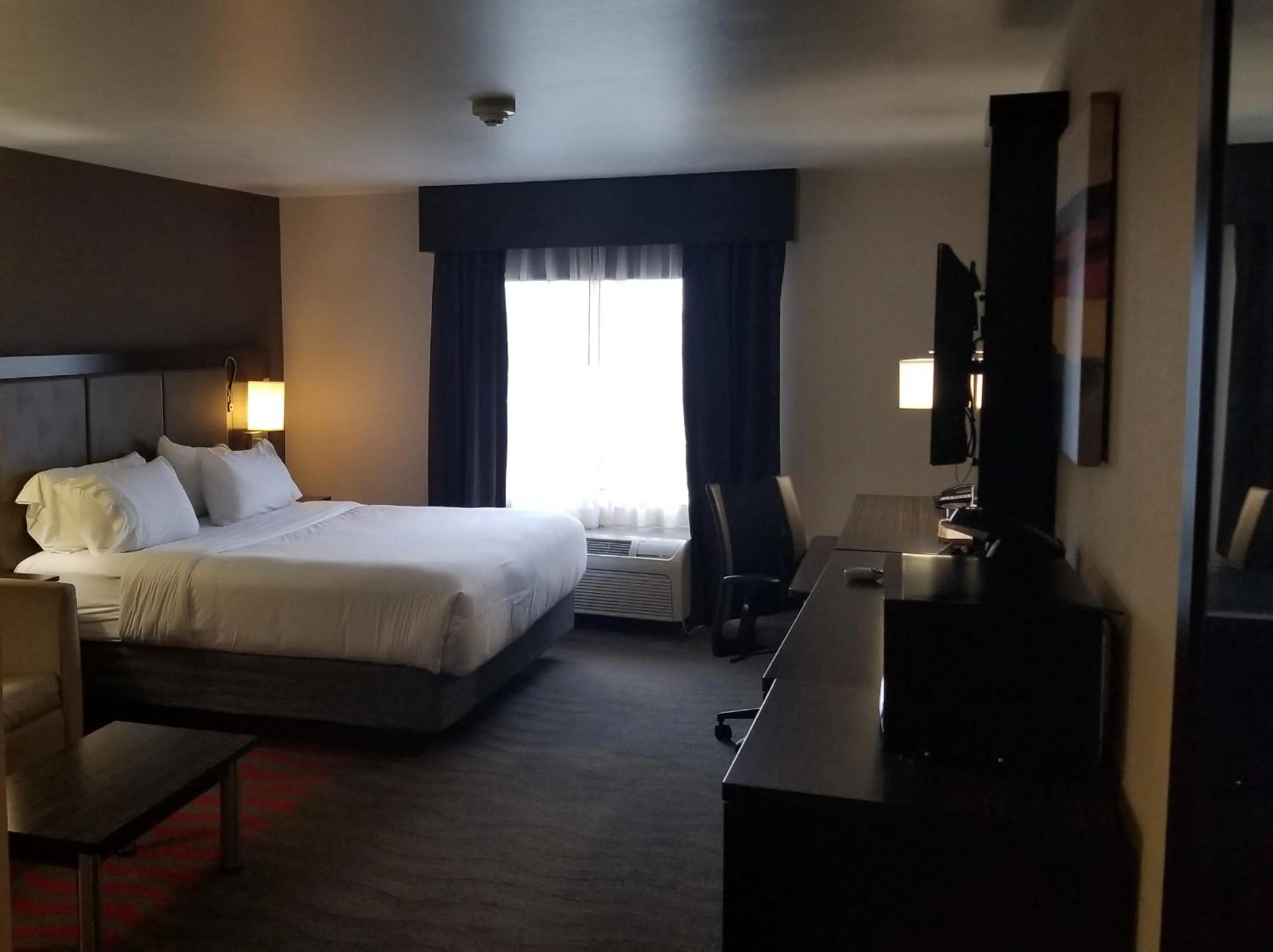 Bedroom, Bed in Holiday Inn Express Hotel & Suites Columbus Southeast Groveport by IHG