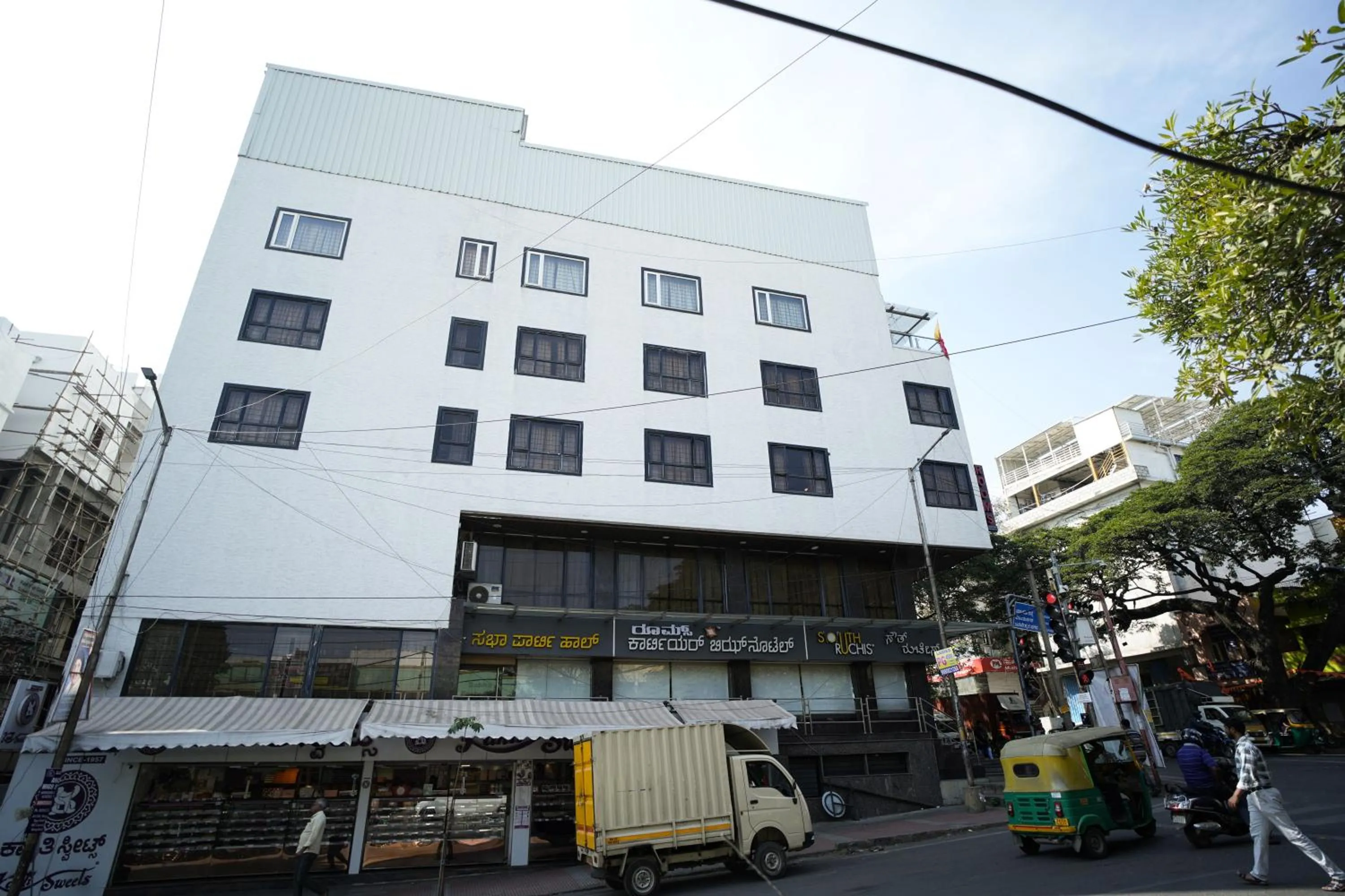 Property building in Cartier Biznotel