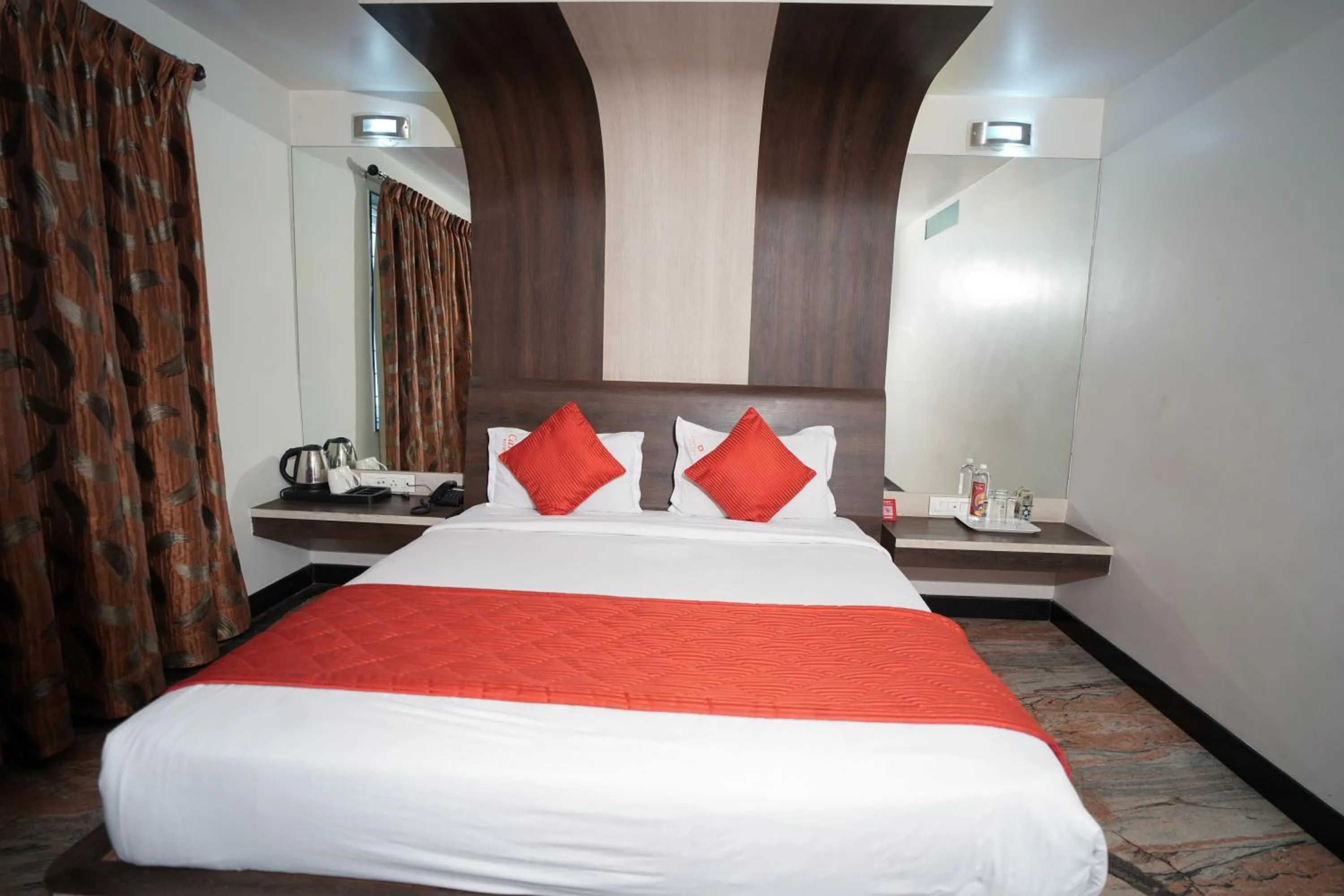 Bed in Cartier Biznotel