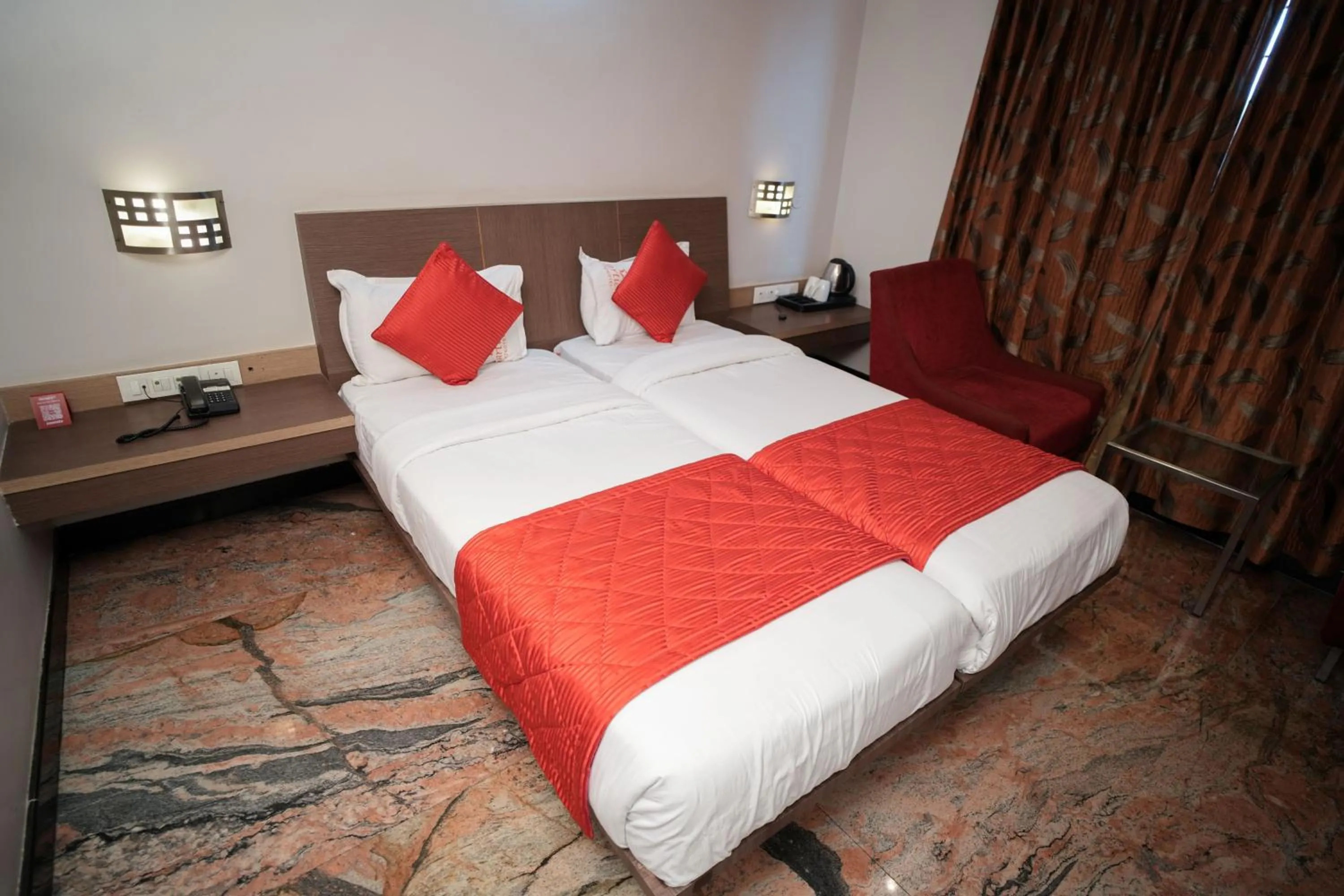 Bed in Cartier Biznotel
