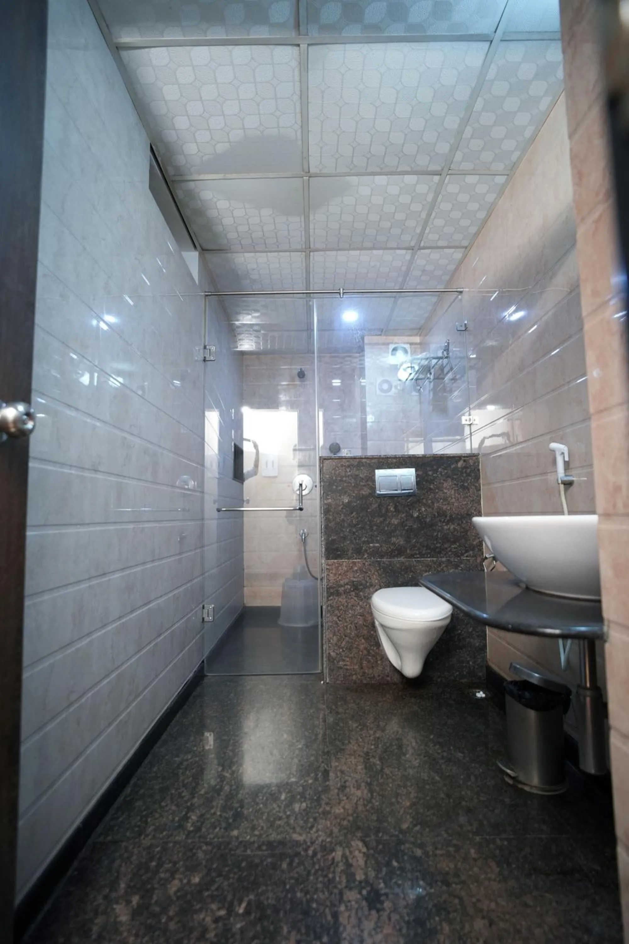 Bathroom in Cartier Biznotel