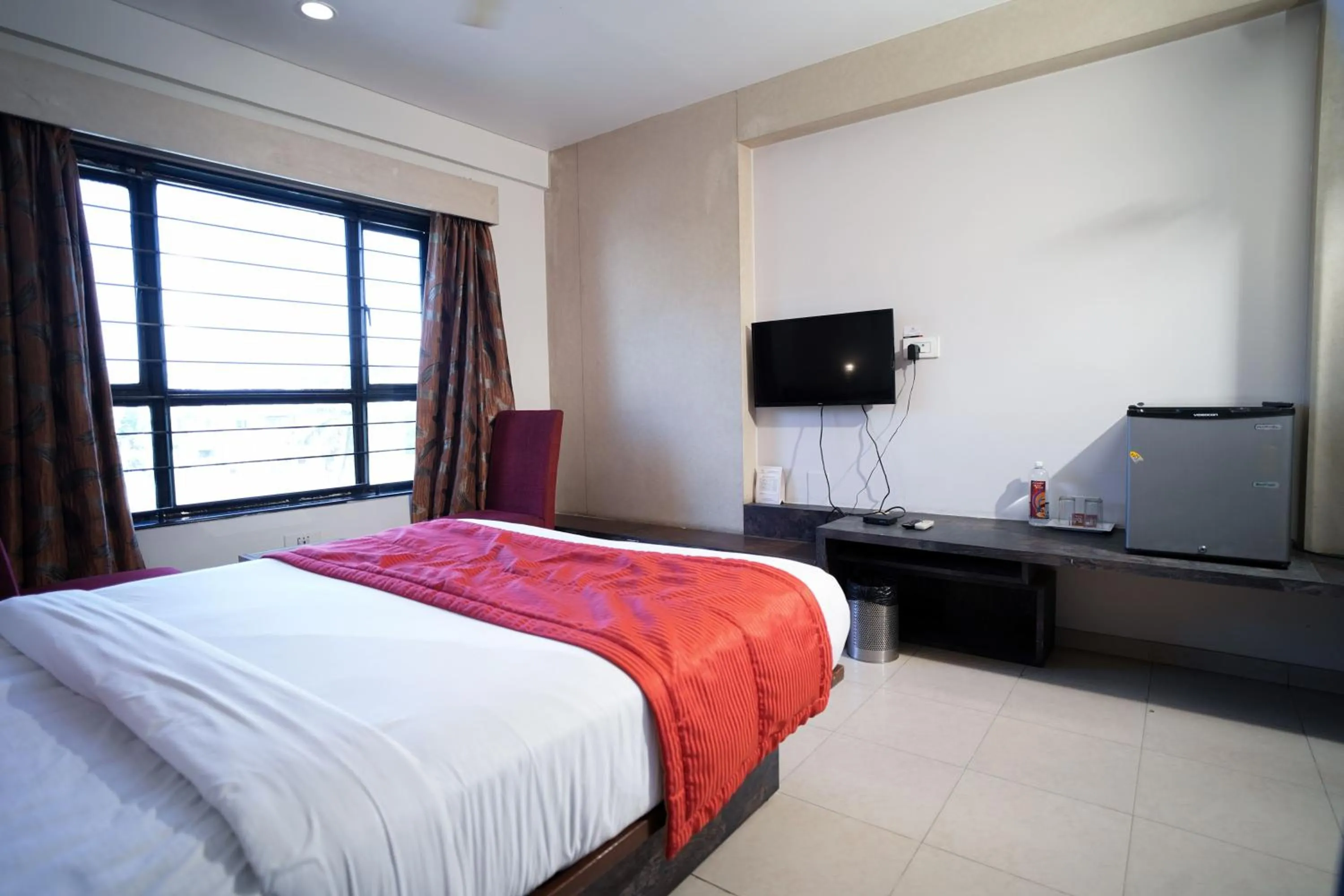 TV and multimedia, Bed in Cartier Biznotel