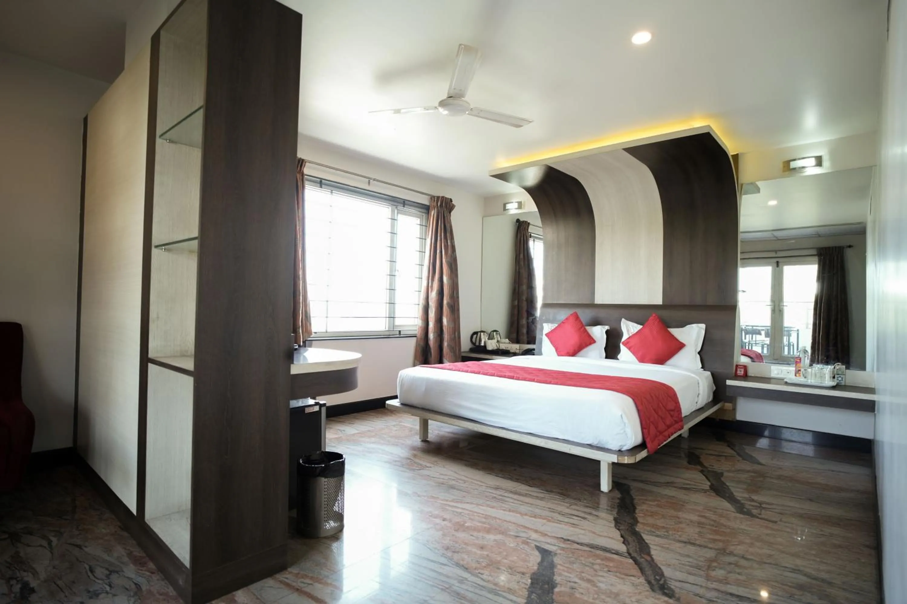 Bedroom, Bed in Cartier Biznotel