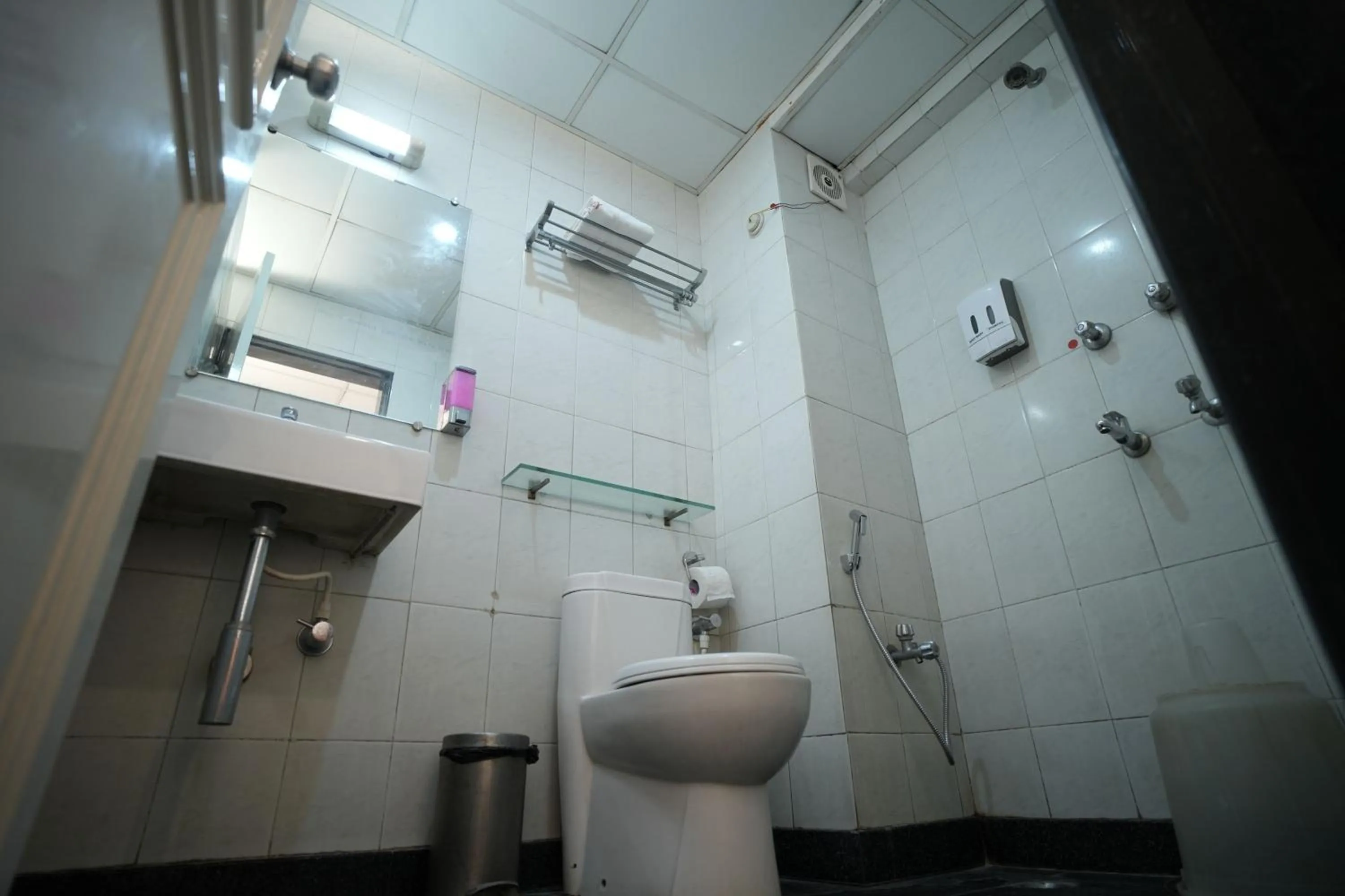 Bathroom in Cartier Biznotel