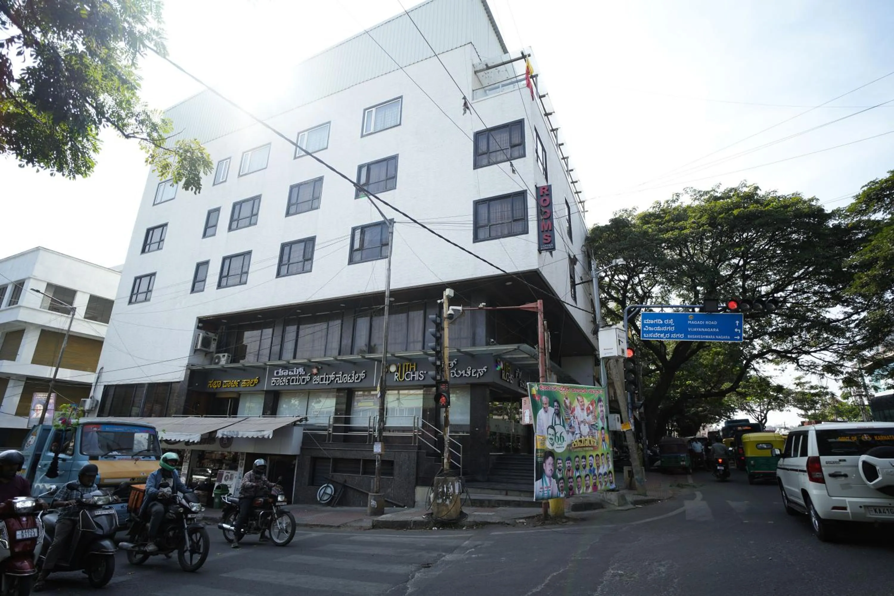 Property building in Cartier Biznotel
