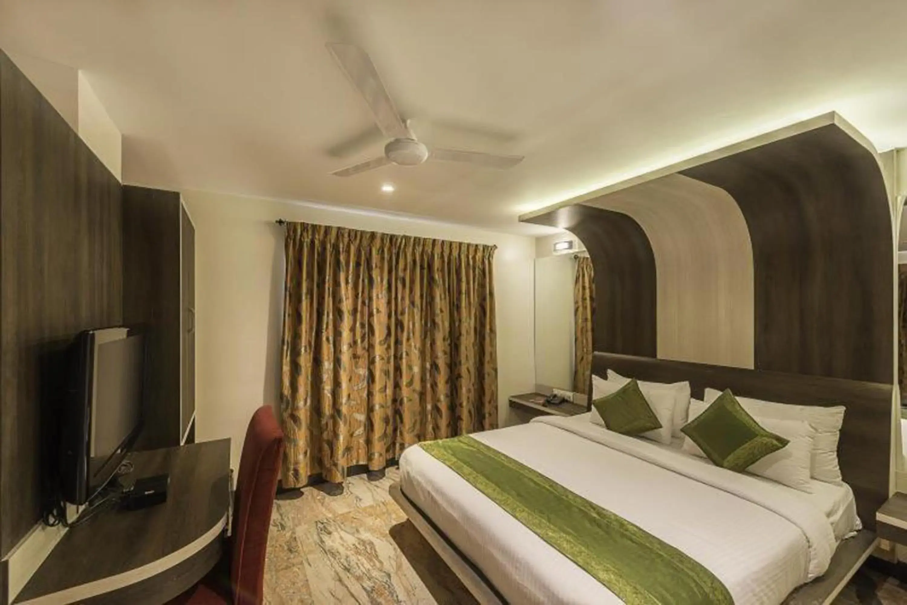 Superior King Room - single occupancy in Cartier Biznotel Superior King Room - single occupancy in Cartier Biznotel