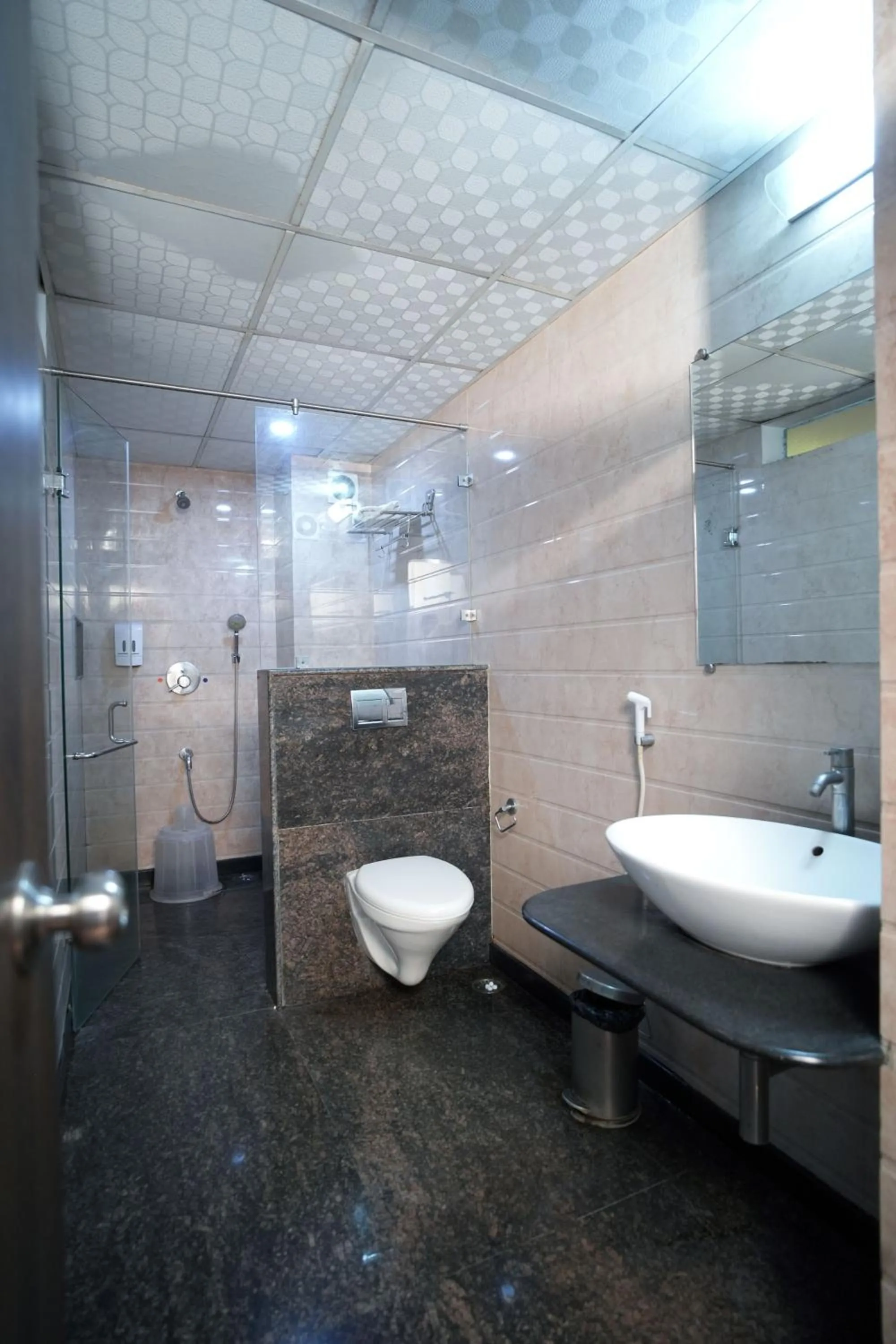 Bathroom in Cartier Biznotel