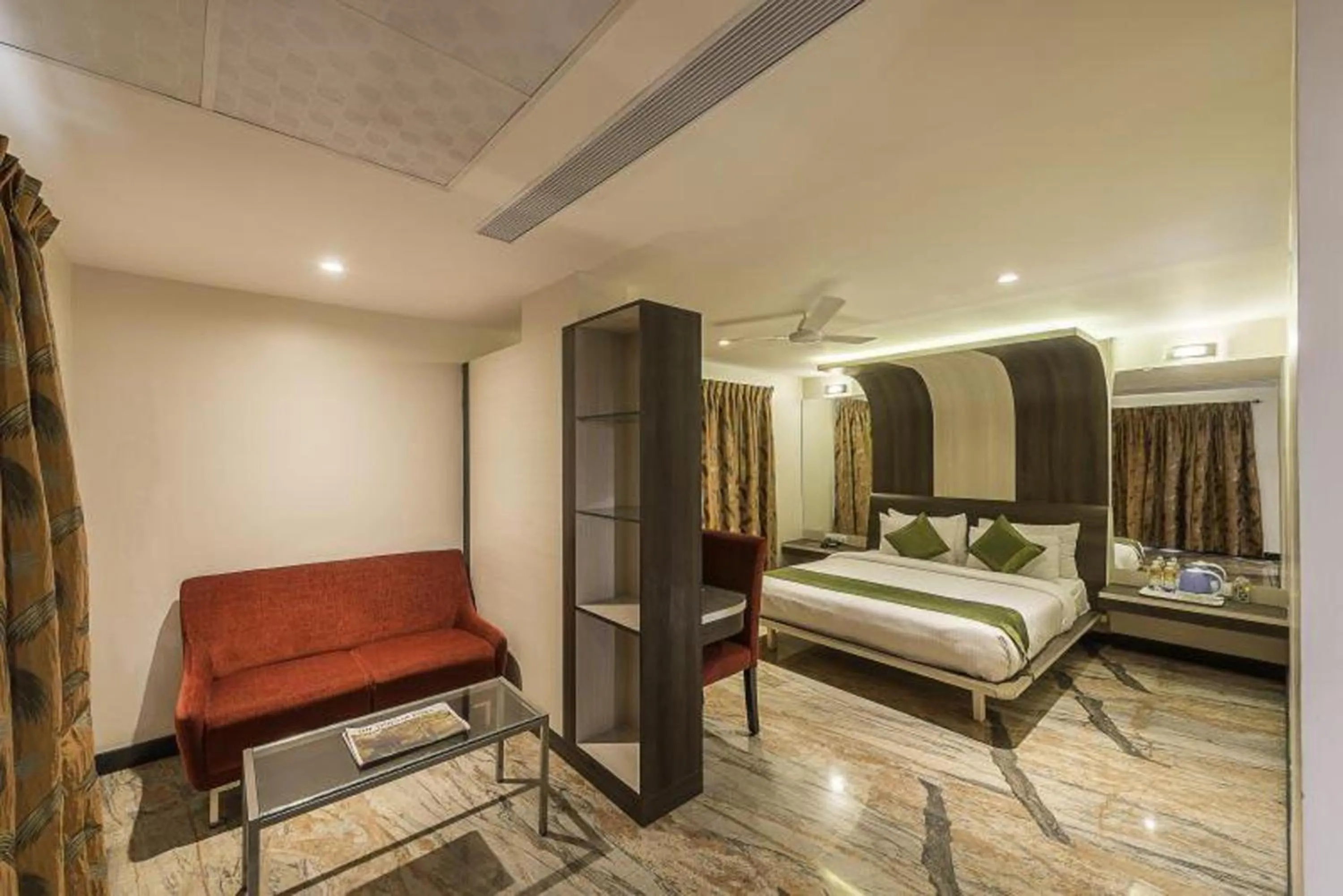 Living room, Bed in Cartier Biznotel