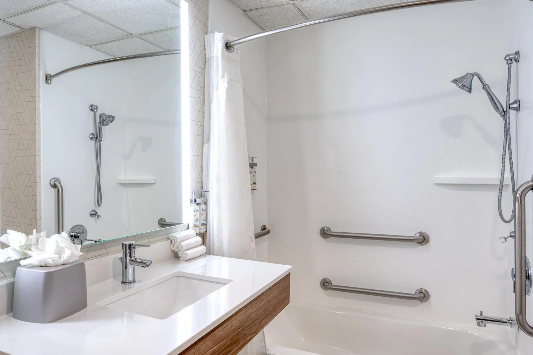 Photo of the whole room in Holiday Inn Express Hotel & Suites Columbus Airport by IHG