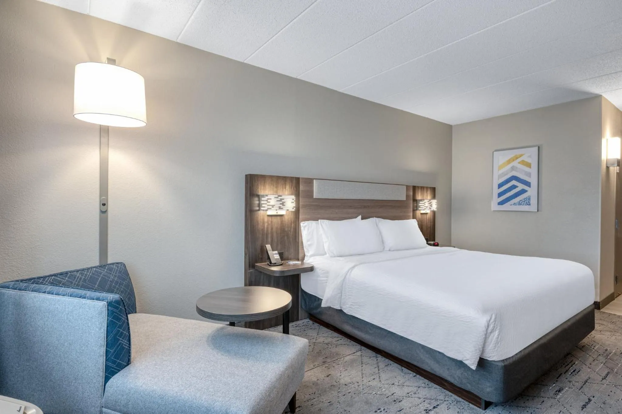 Photo of the whole room, Bed in Holiday Inn Express Hotel & Suites Columbus Airport by IHG