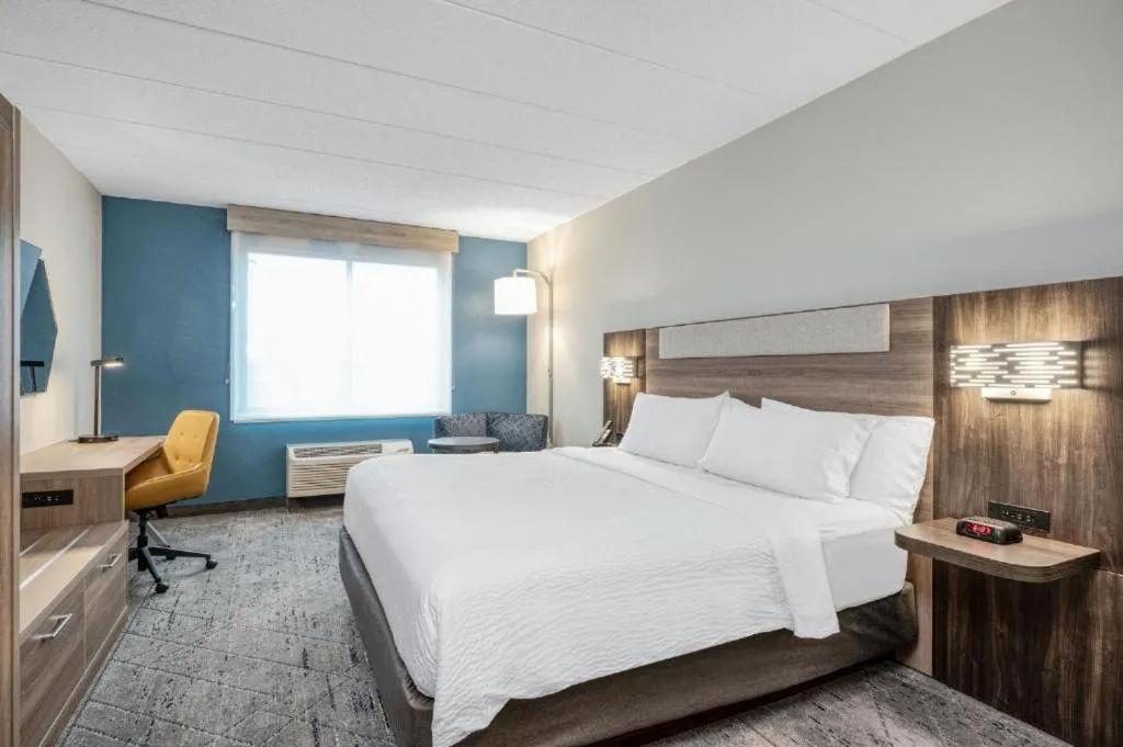 Bed in Holiday Inn Express Hotel & Suites Columbus Airport by IHG