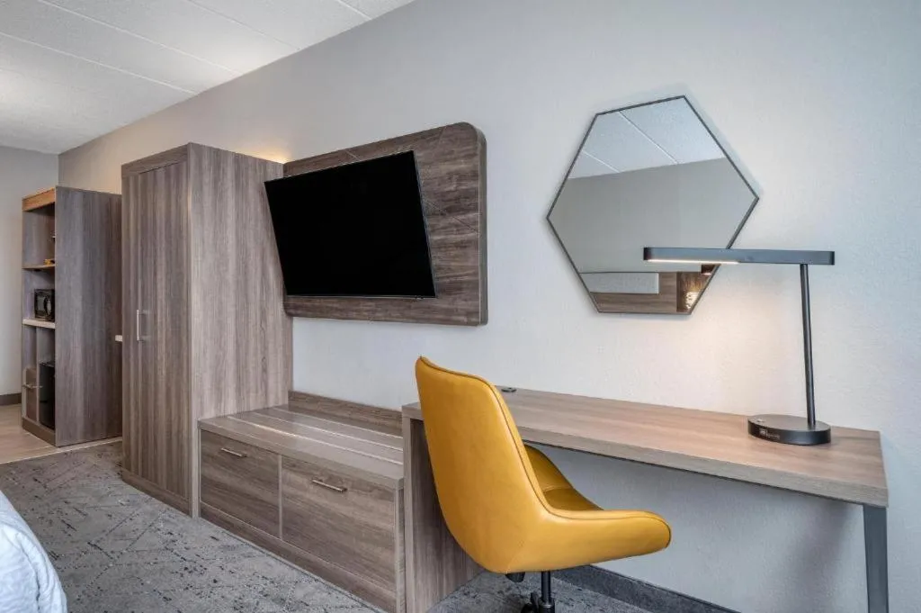 Bed in Holiday Inn Express Hotel & Suites Columbus Airport by IHG
