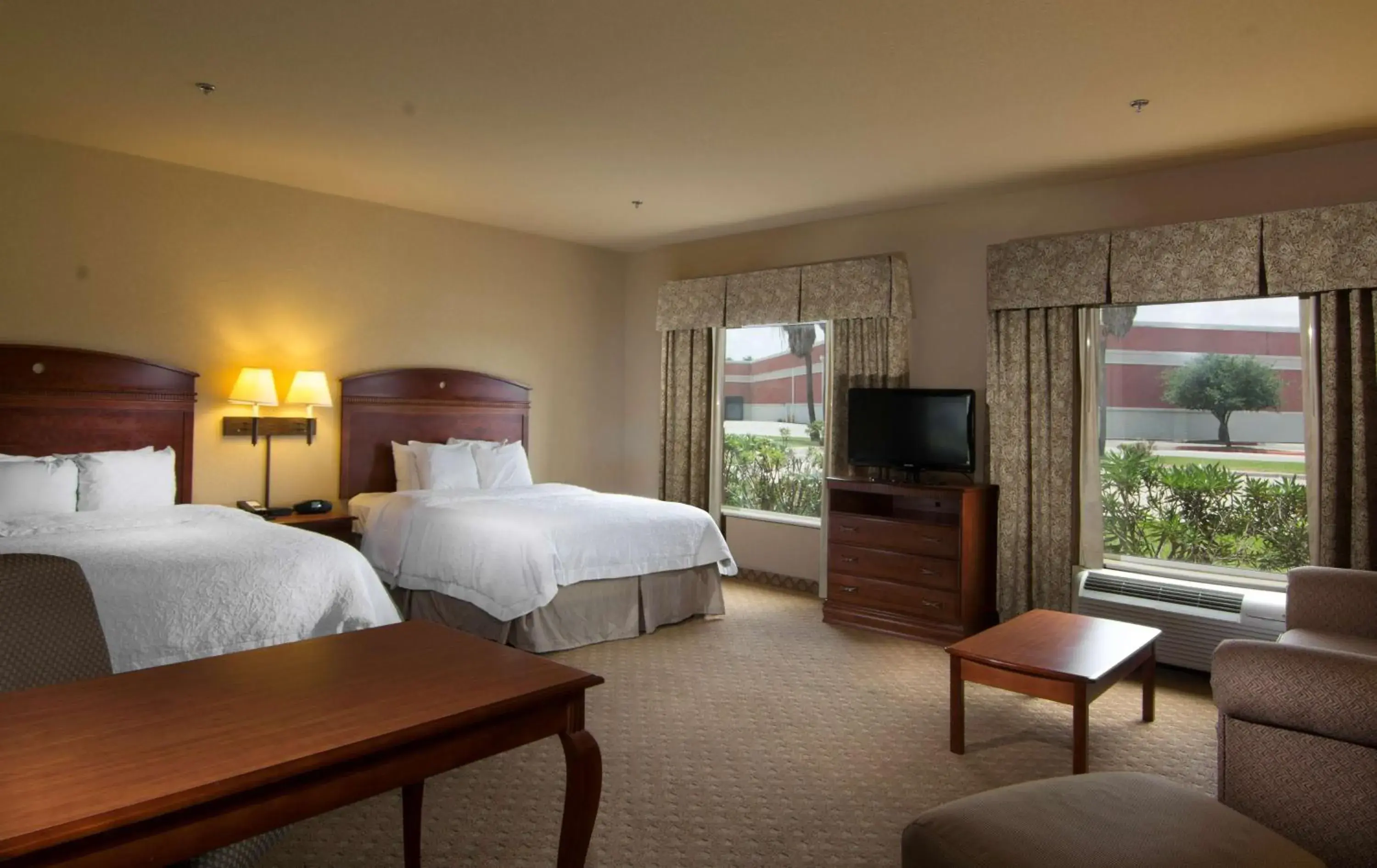 Bed in Hampton Inn and Suites-Brownsville Bed in Hampton Inn and Suites-Brownsville