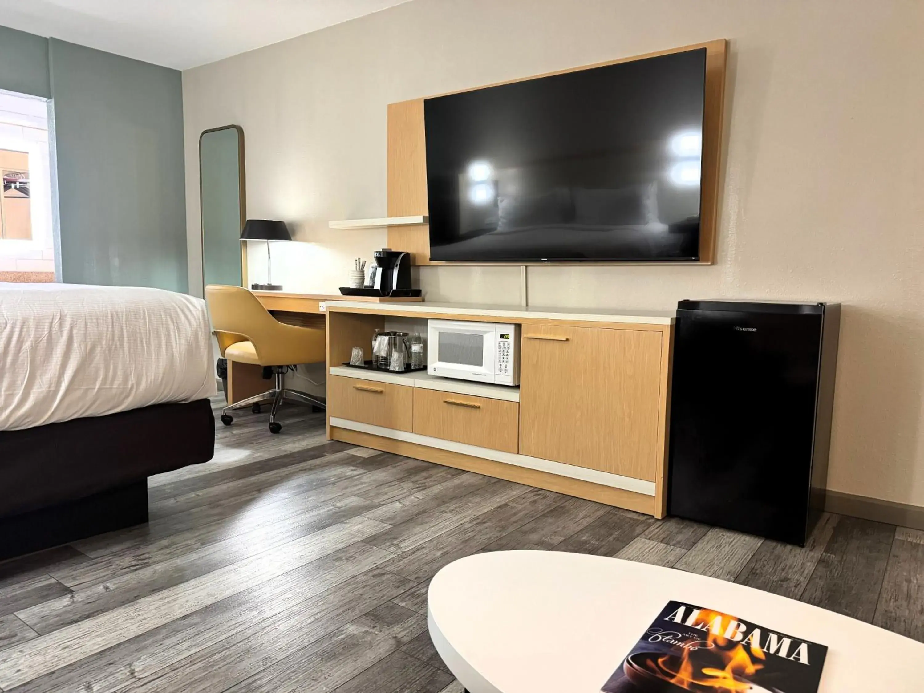 One Queen Bed with Mobility Accessible - STREETVIEW in Wyndham Garden Lake Guntersville One Queen Bed with Mobility Accessible - STREETVIEW in Wyndham Garden Lake Guntersville