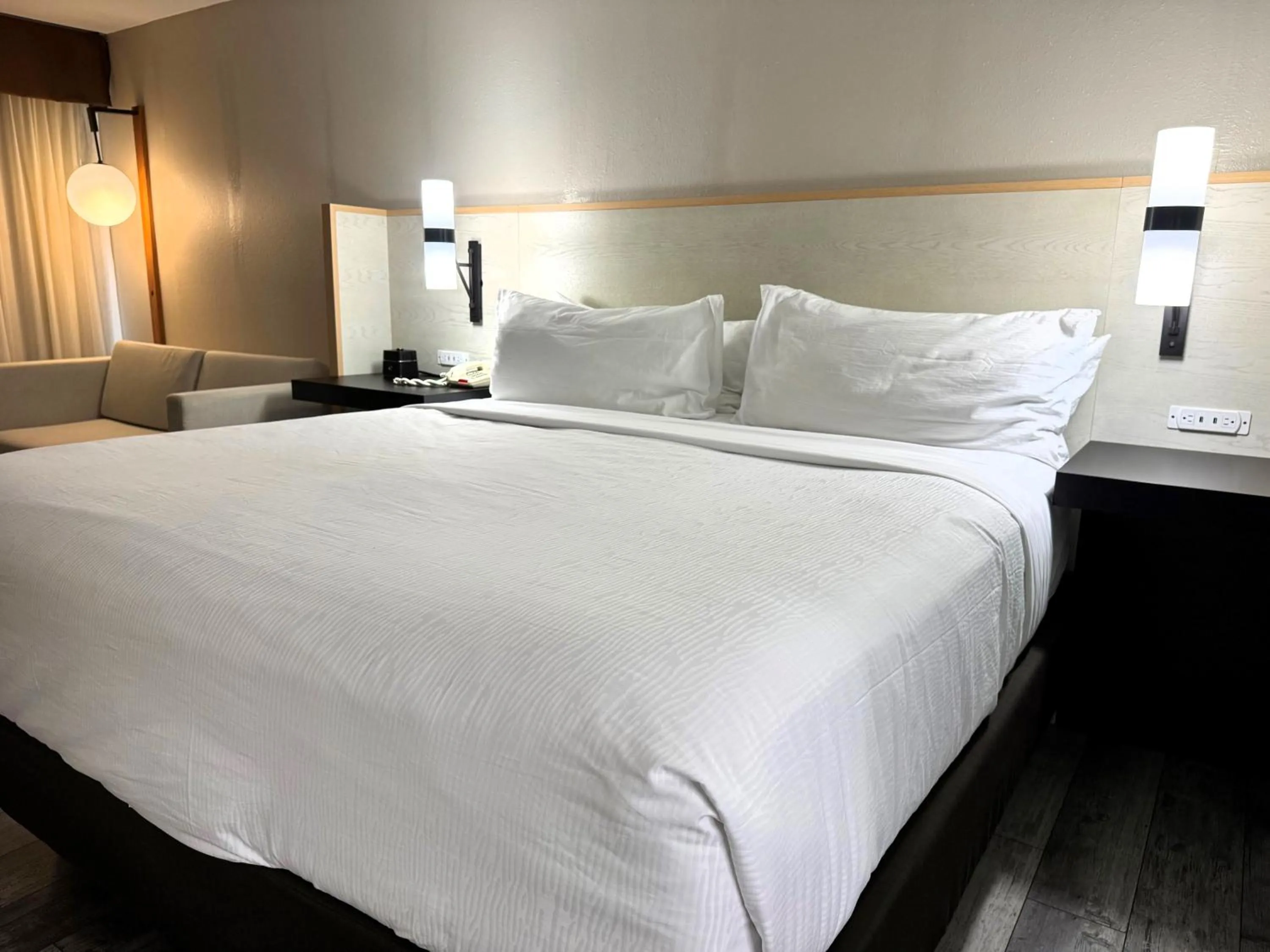 Bed in Wyndham Garden Lake Guntersville